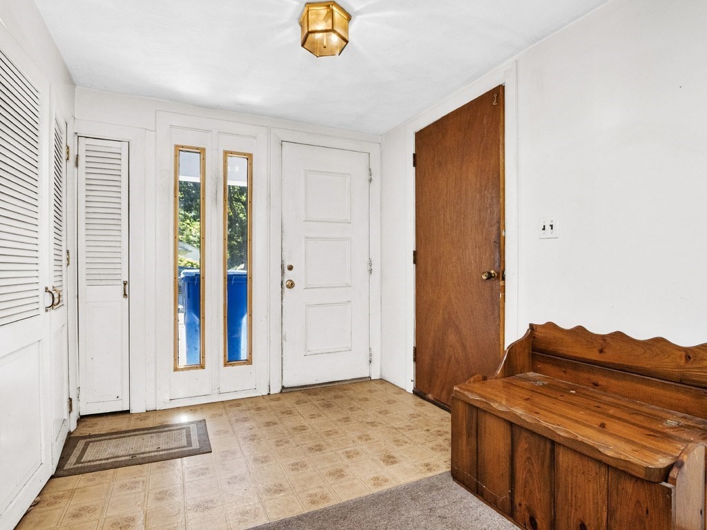 Waltham, Massachusetts, 02452, United States, 4 Bedrooms Bedrooms, ,2 BathroomsBathrooms,Residential,For Sale,1939340