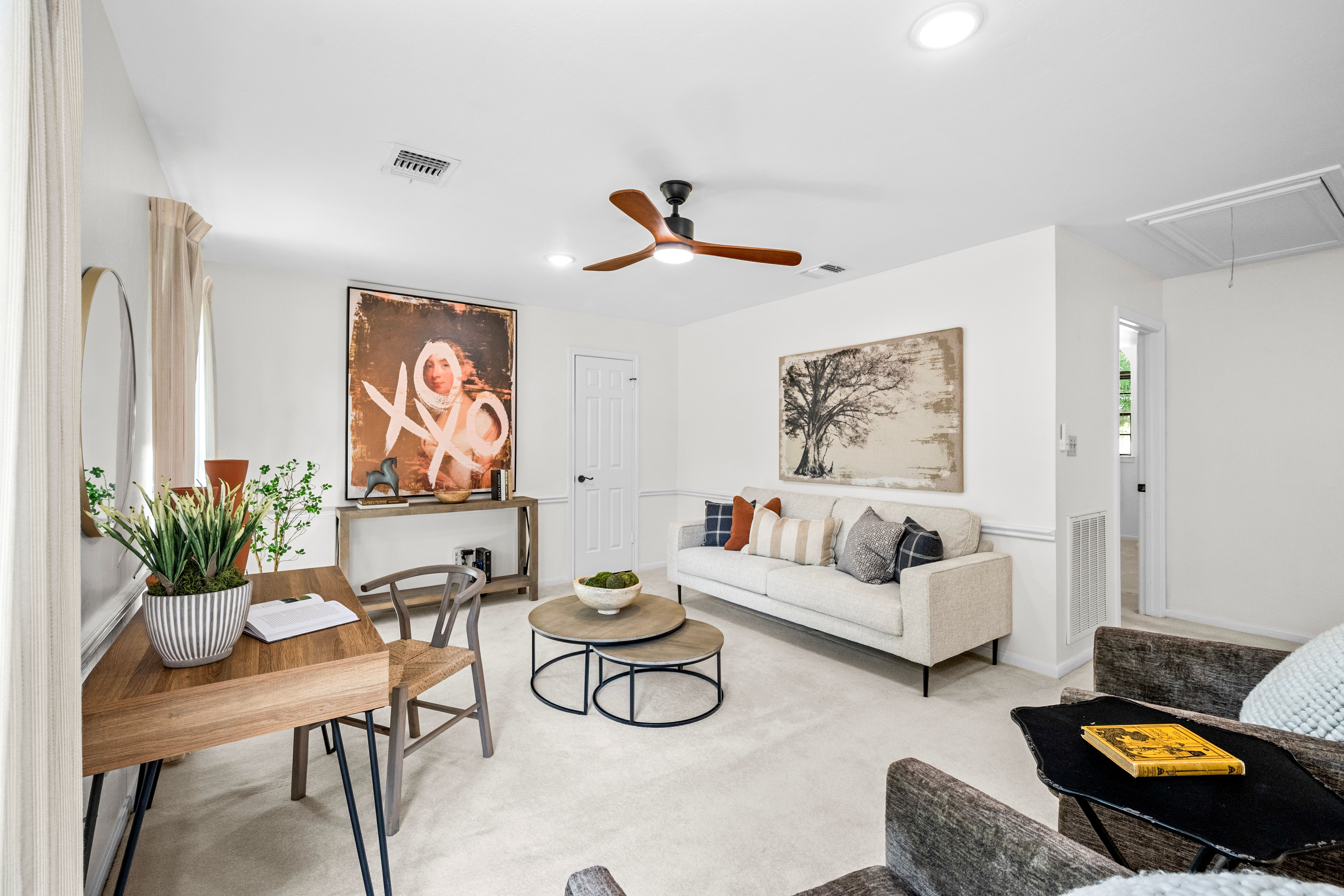  Custom Home with Private Backyard Oasis - 物件實景