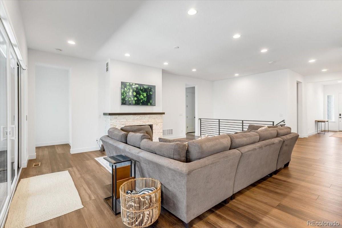 Littleton, Colorado, 80125, United States, 4 Bedrooms Bedrooms, ,4 BathroomsBathrooms,Residential,For Sale,1857685