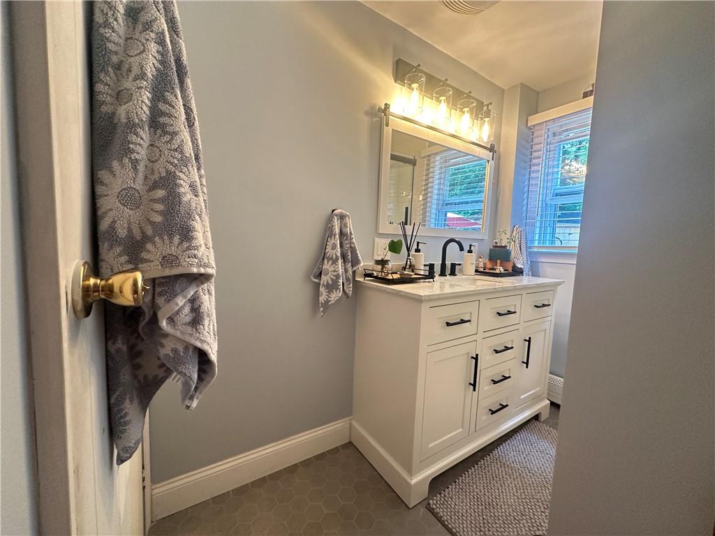 Bristol, Rhode Island, 02809, United States, 3 Bedrooms Bedrooms, ,1 BathroomBathrooms,Residential,For Sale,2002471