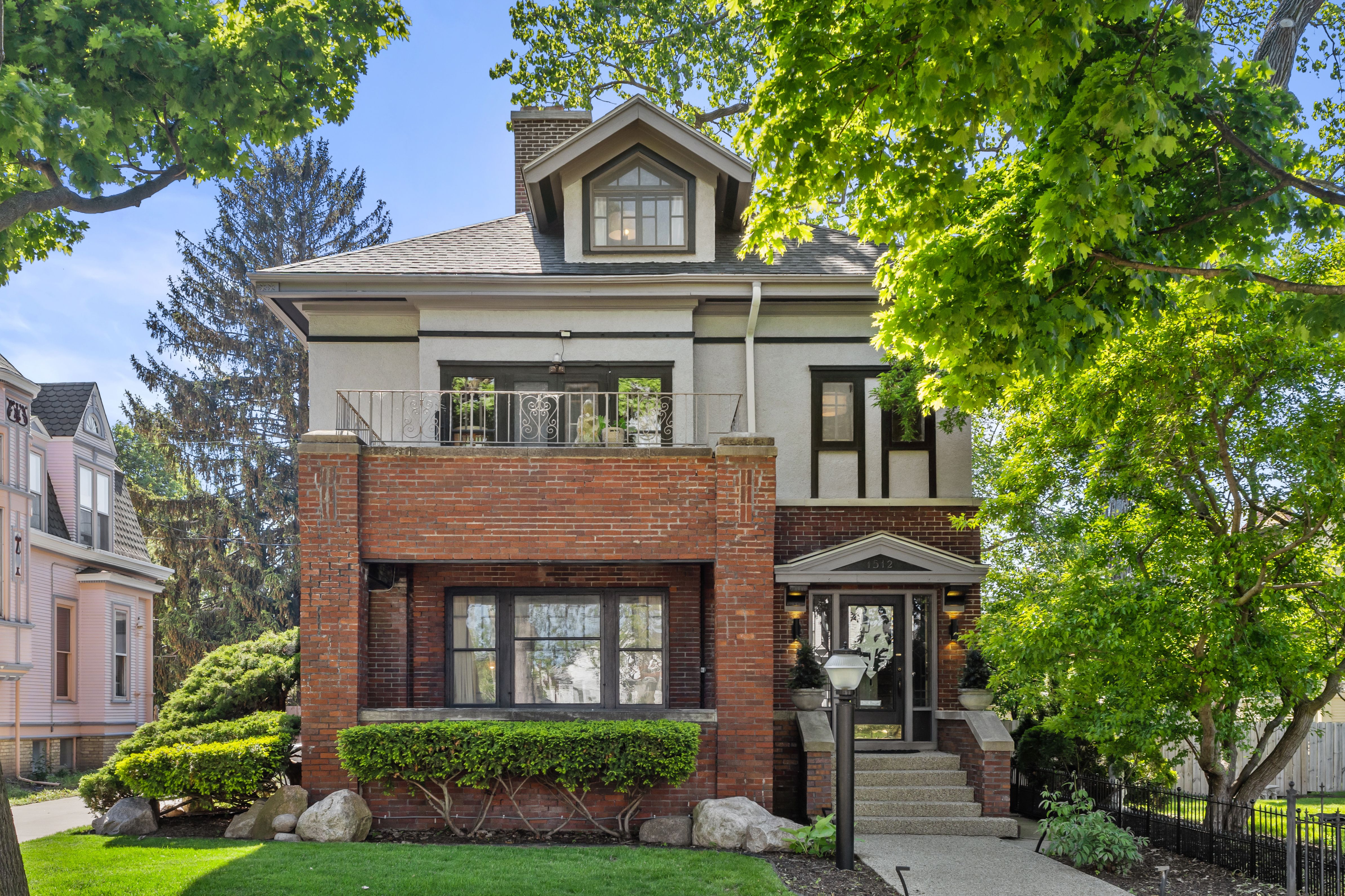  Historic Residence Offers Versatility and Rich Craftsmanship - 物件實景