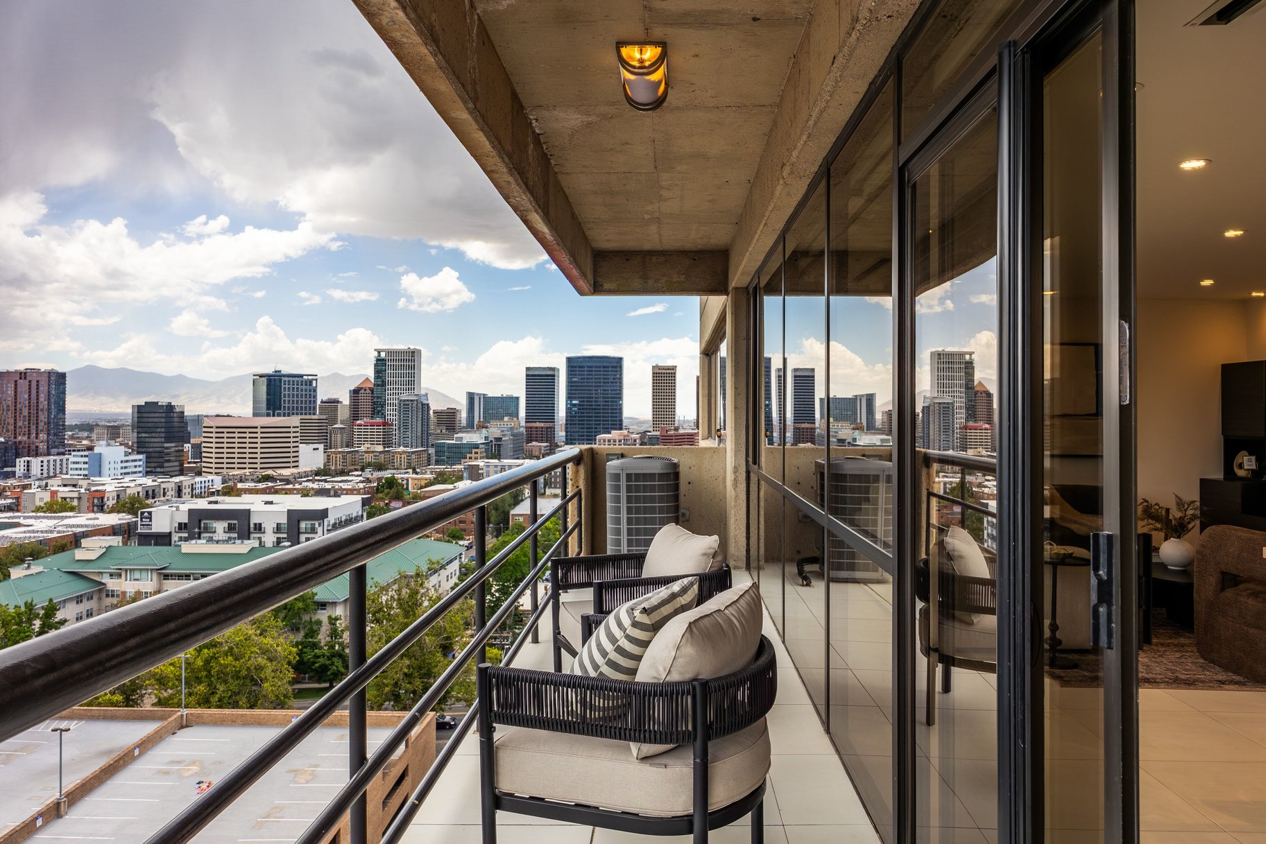 Corner Residence with Towering Views of Salt Lake City - 物件實景