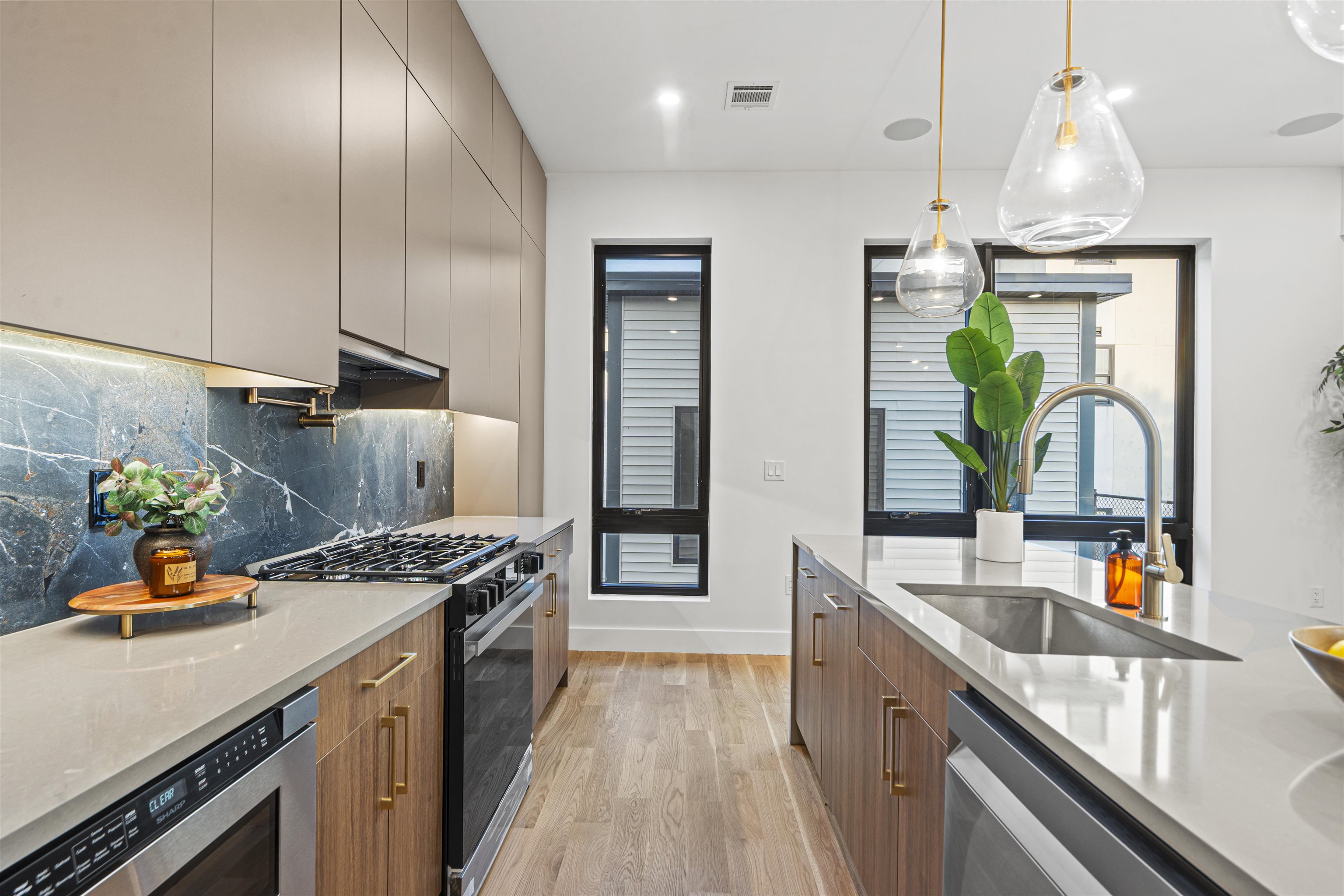 Jersey City, New Jersey, 07307, United States, 3 Bedrooms Bedrooms, ,3 BathroomsBathrooms,Residential,For Sale,2001766