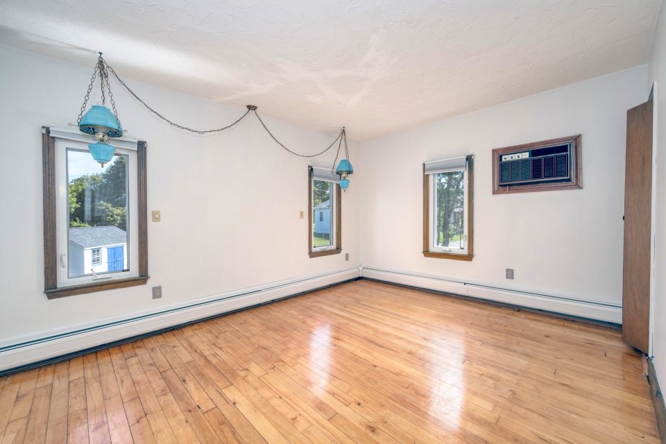 Hull, Massachusetts, 02045, United States, 6 Bedrooms Bedrooms, ,3 BathroomsBathrooms,Residential,For Sale,1978690