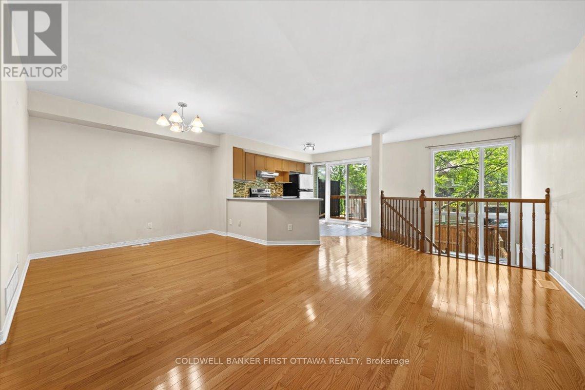 OTTAWA, Ontario, K1J 1J2, CA, 3 Bedrooms Bedrooms, ,1 BathroomBathrooms,Residential,For Sale,1903648