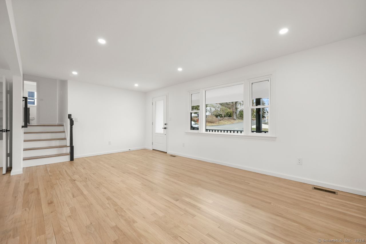 Milford, Connecticut, 06460, United States, 5 Bedrooms Bedrooms, ,3 BathroomsBathrooms,Residential,For Sale,1913239