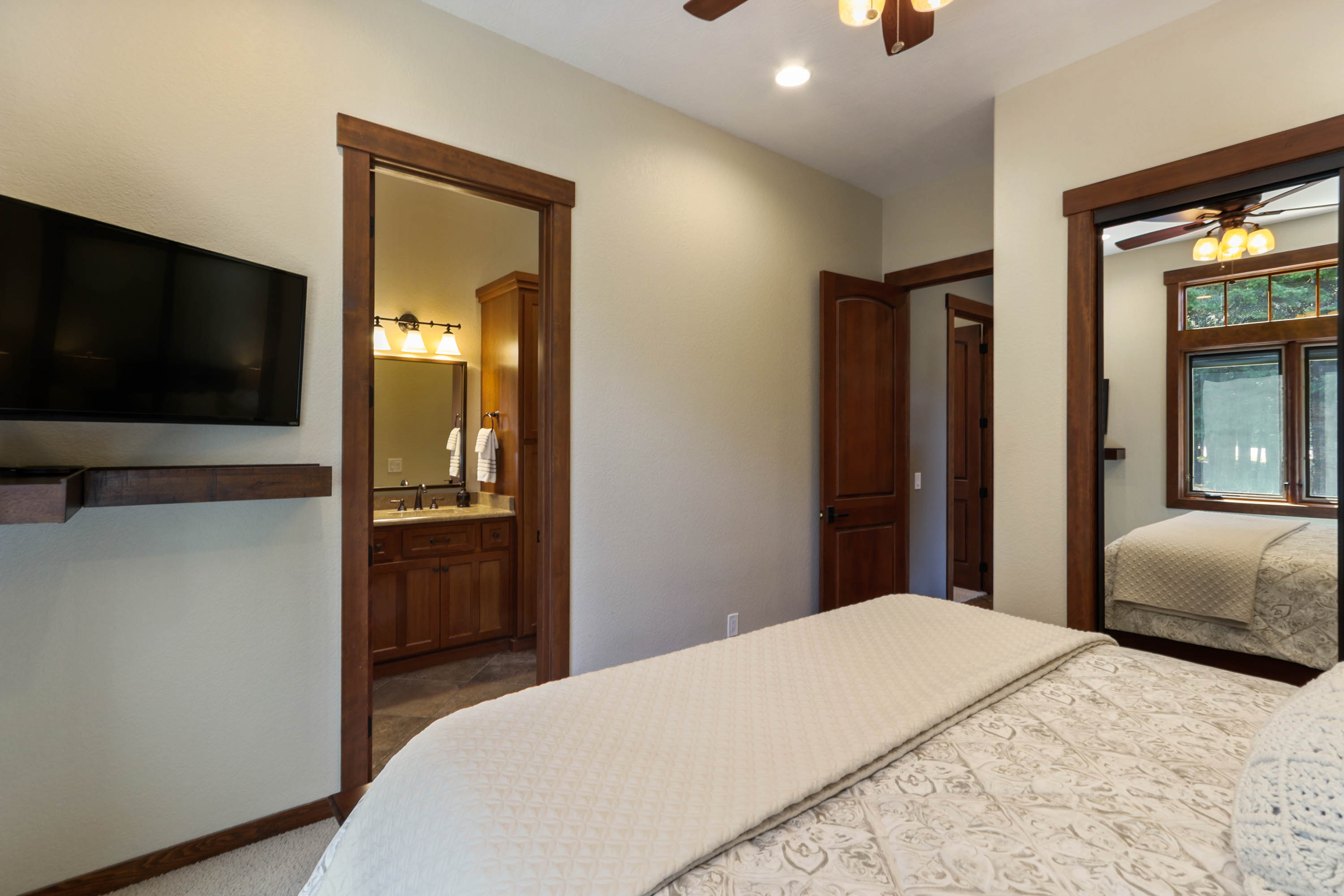 Priest River, Idaho, 83856, United States, 4 Bedrooms Bedrooms, ,5 BathroomsBathrooms,Residential,For Sale,1921614