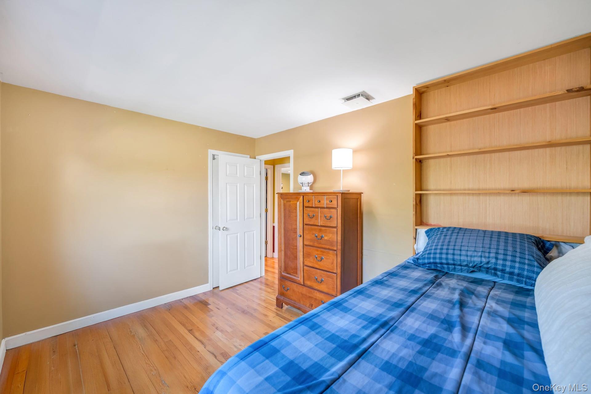 Hauppauge, New York, 11788, United States, 4 Bedrooms Bedrooms, ,3 BathroomsBathrooms,Residential,For Sale,1926093