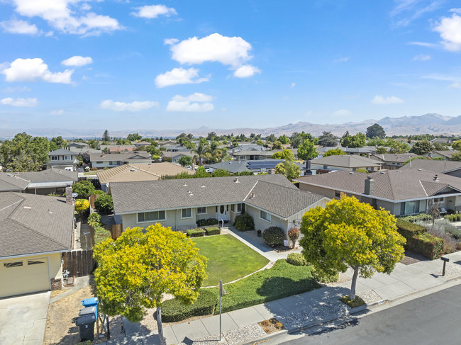 Hollister, California, 95023, United States, 3 Bedrooms Bedrooms, ,2 BathroomsBathrooms,Residential,For Sale,1942638