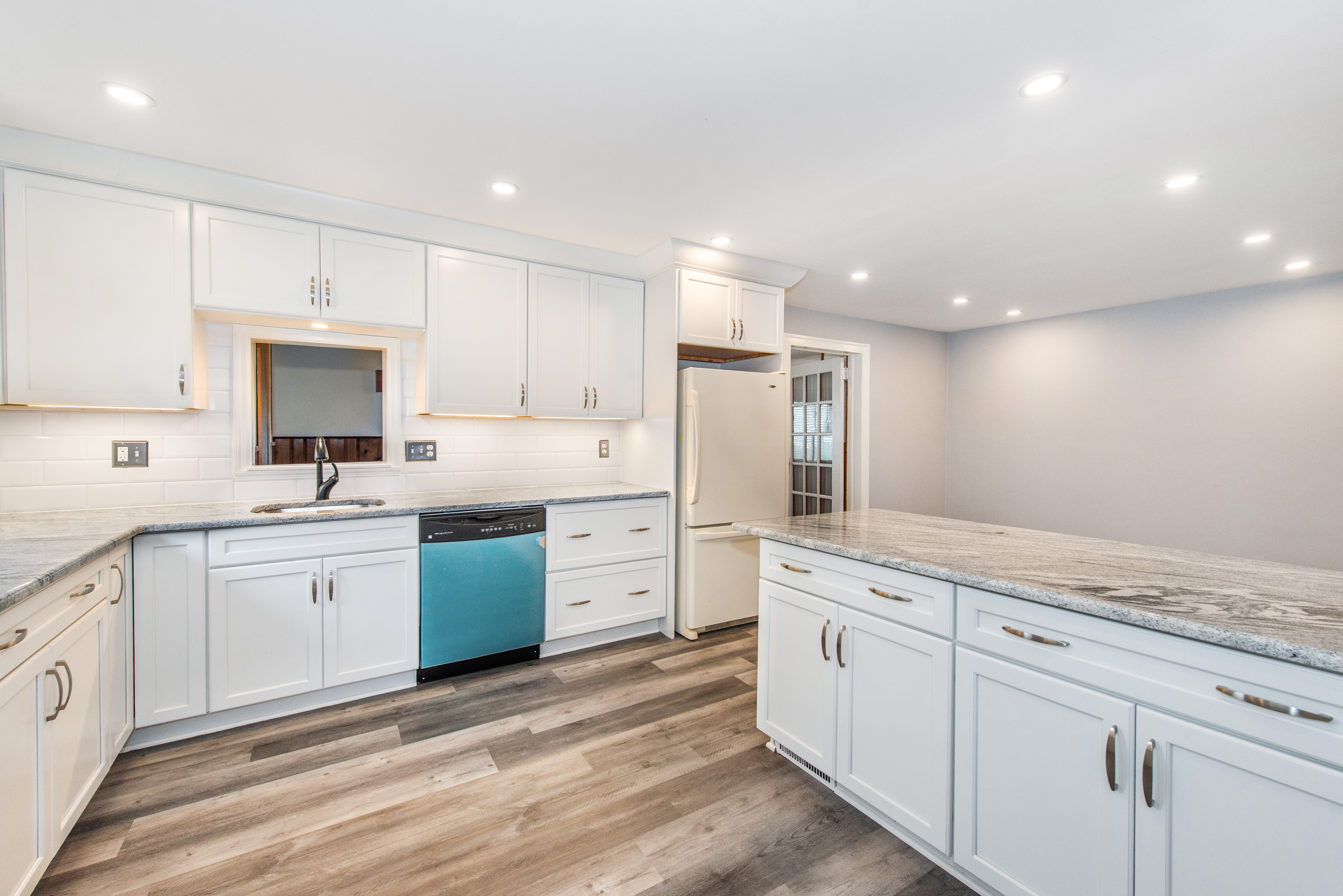 Nutley, New Jersey, 07110, United States, 3 Bedrooms Bedrooms, ,2 BathroomsBathrooms,Residential,For Sale,1977150