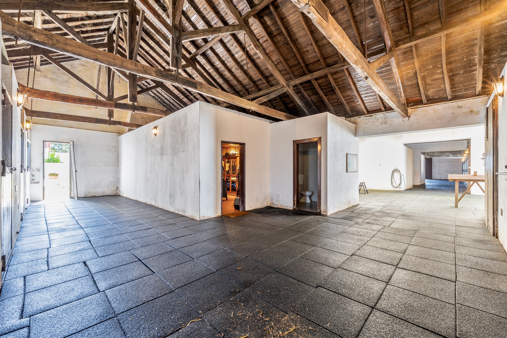  Country Estate, 6 bedrooms, for Sale - 物件實景