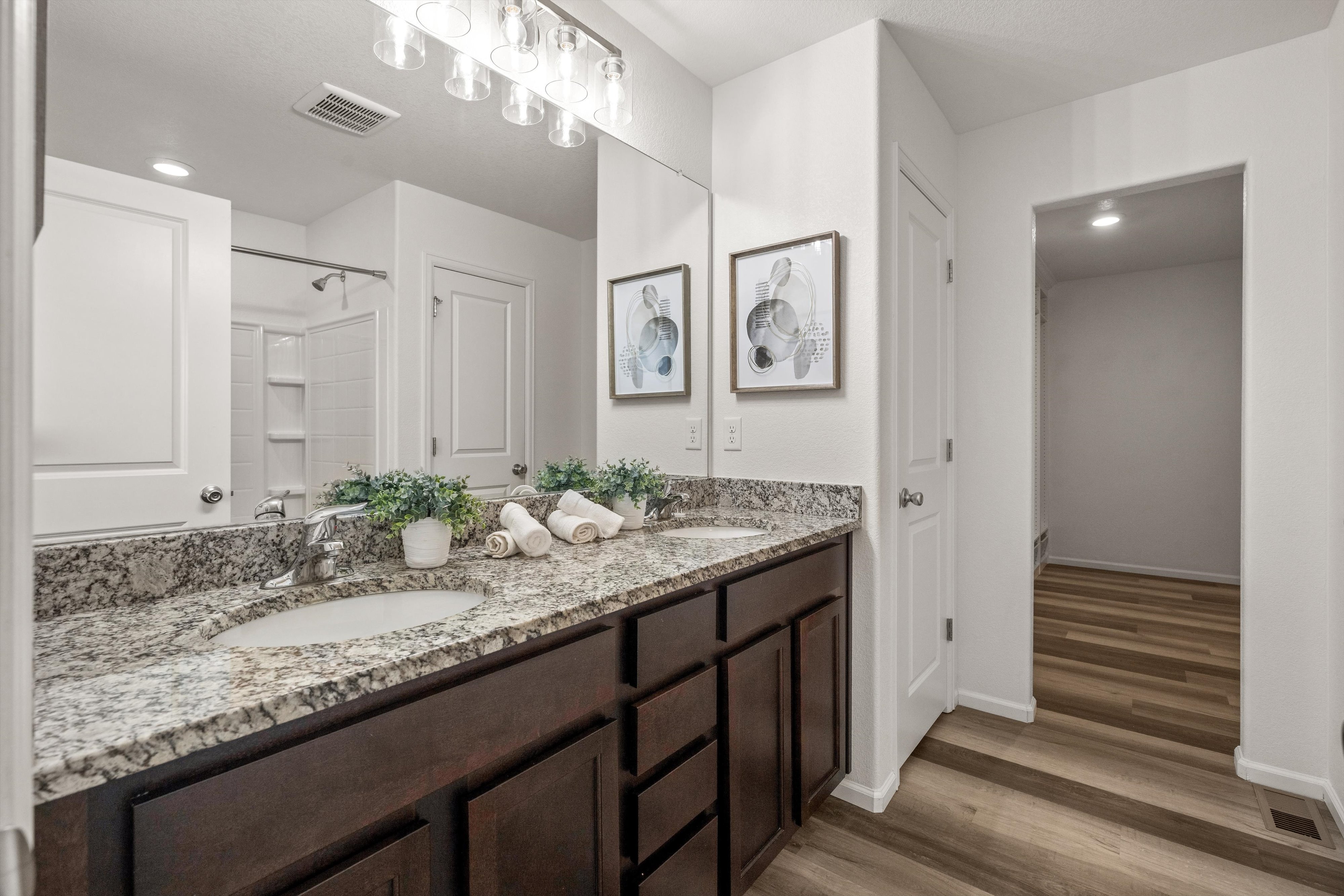  Move-In Ready, with Thoughtful and Unique Design Features - 物件實景