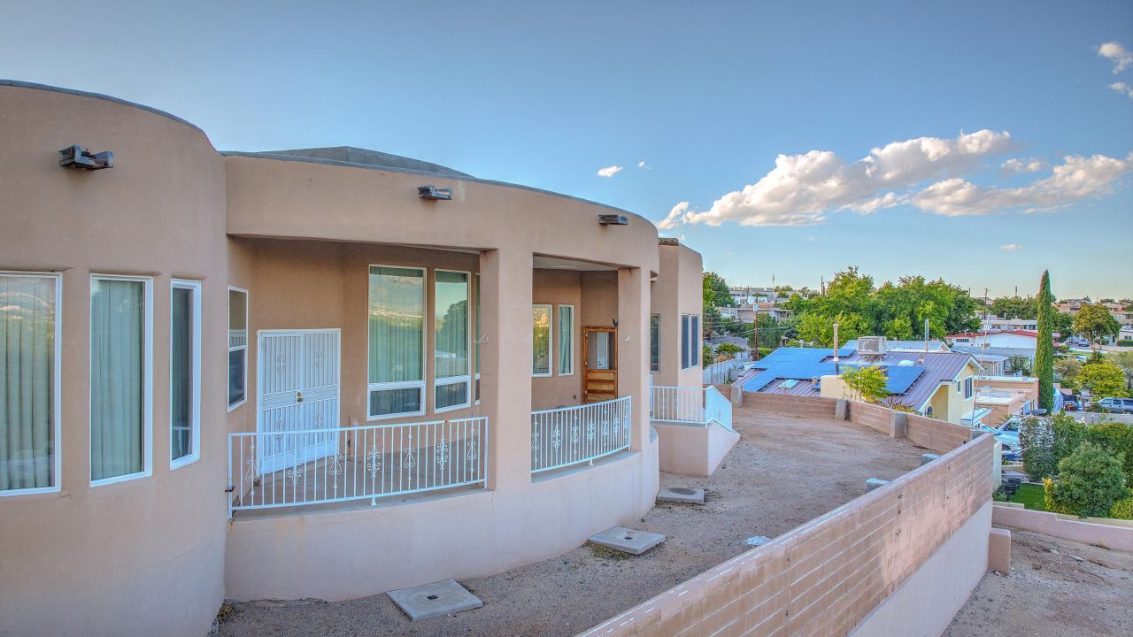 Albuquerque, New Mexico, 87105, United States, 3 Bedrooms Bedrooms, ,4 BathroomsBathrooms,Residential,For Sale,1947085