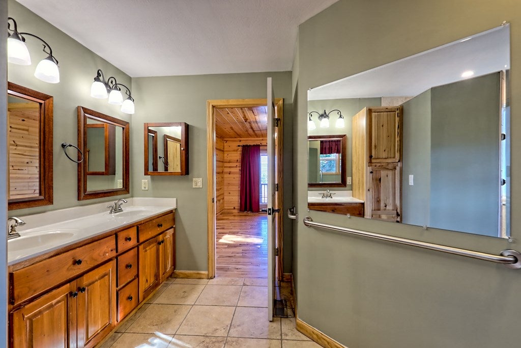 Young Harris, Georgia, 30582, United States, 4 Bedrooms Bedrooms, ,5 BathroomsBathrooms,Residential,For Sale,1987920