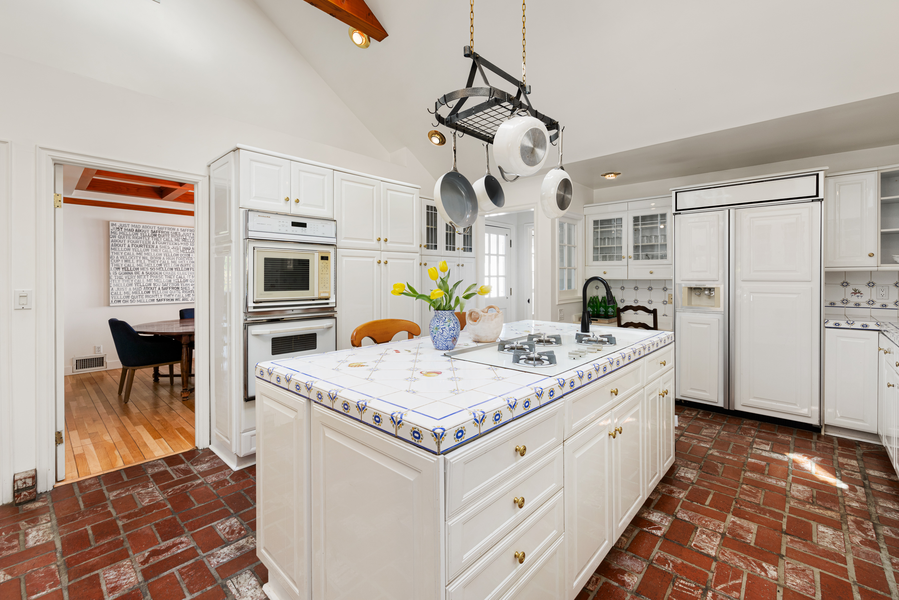  4650 Encino Avenue - 物件實景