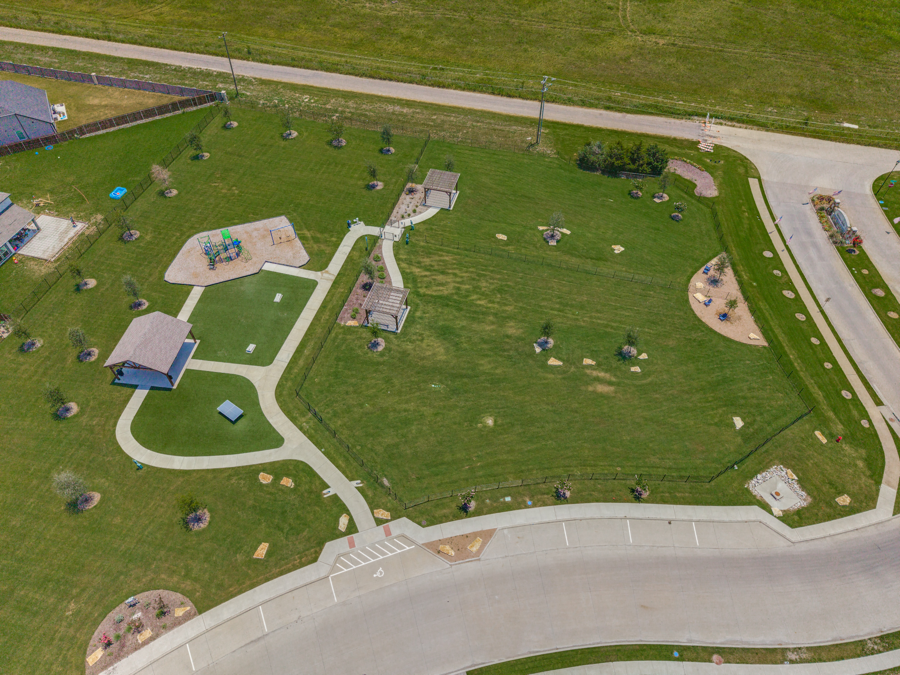 Better Than New  Perry Home on Expansive Nearly Half-Acre Lot - 物件實景