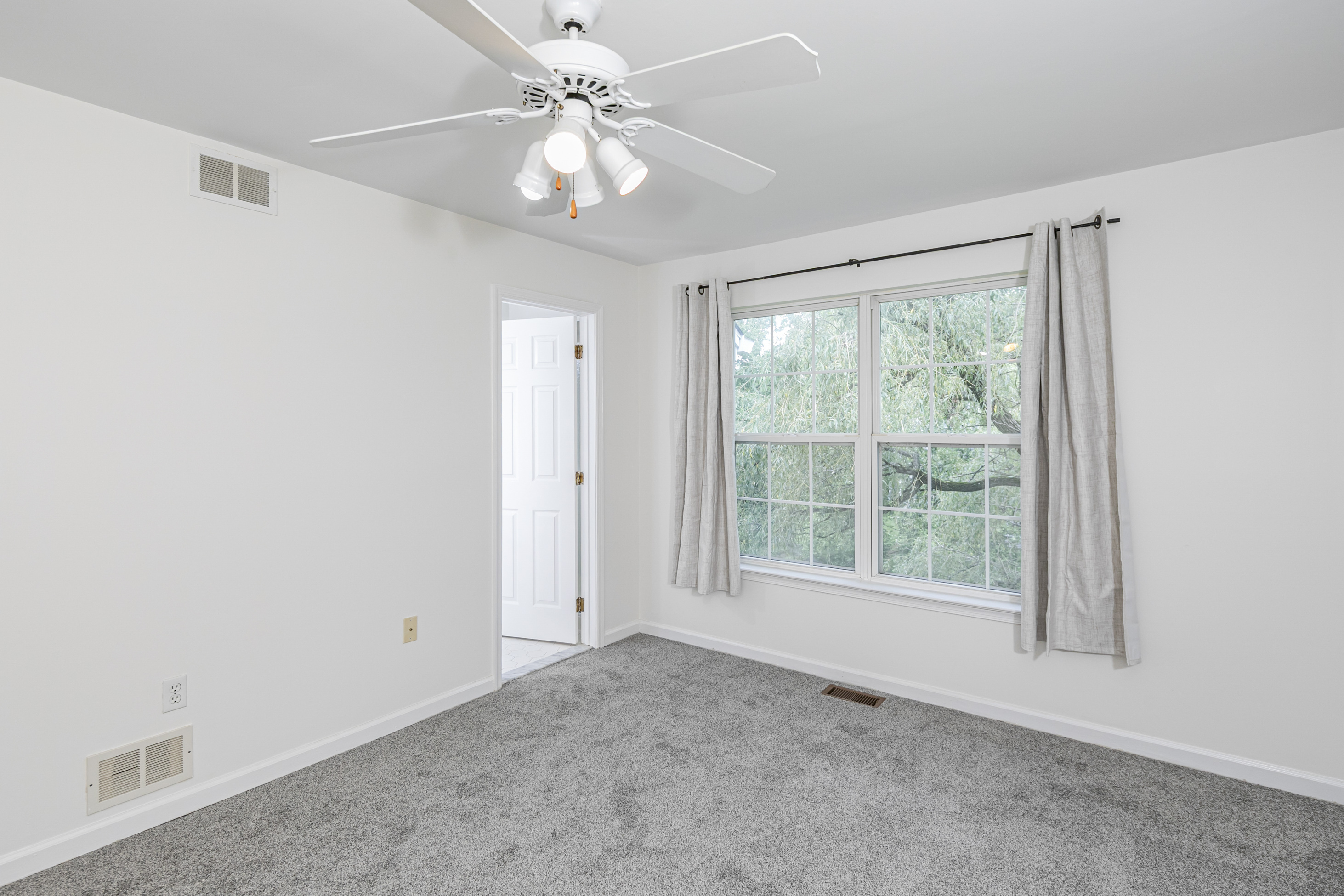  Open, Airy Living in Windsor Haven - 物件實景