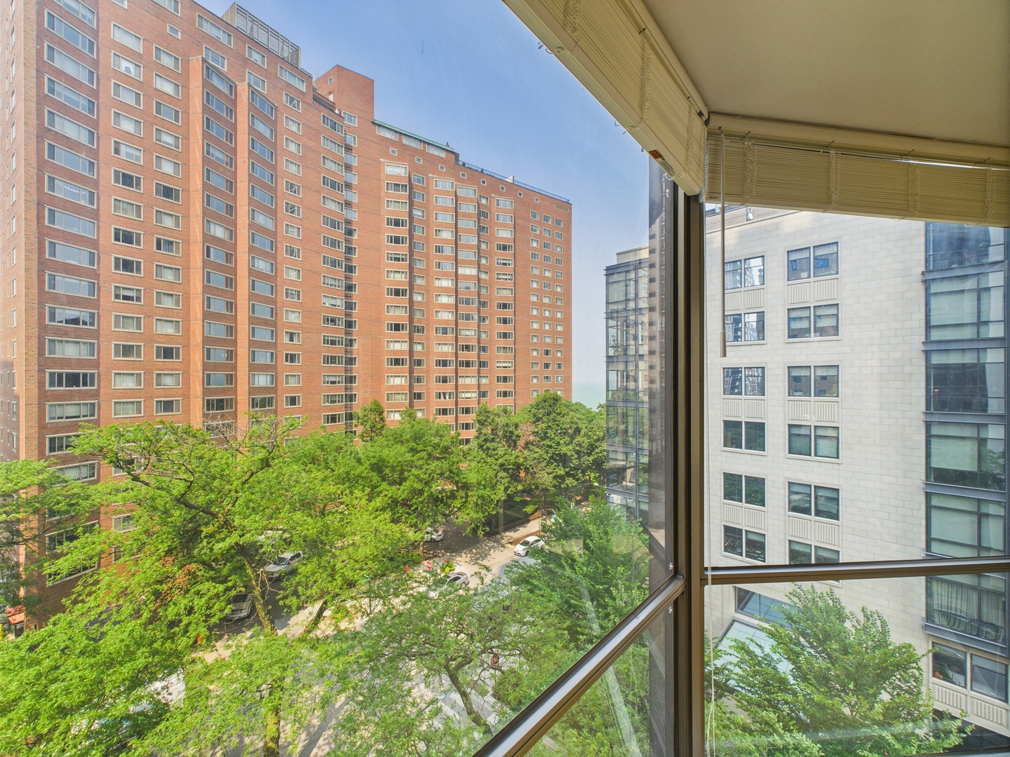 Chicago, Illinois, 60610, United States, 3 Bedrooms Bedrooms, ,2 BathroomsBathrooms,Residential,For Sale,1939067