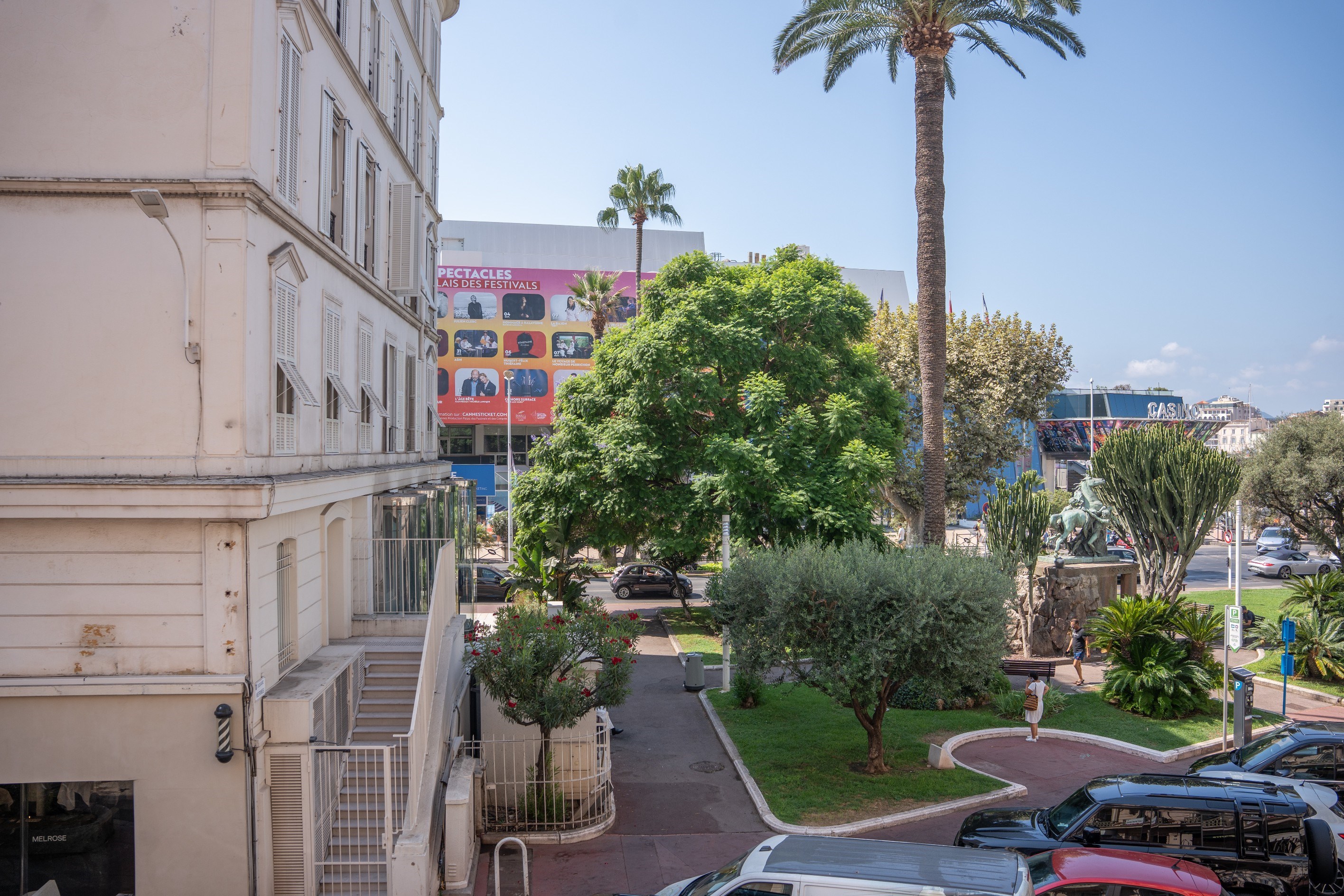  Renovated 87 sqm apartment with two suites opposite the Palais des Festivals in… - 物件實景