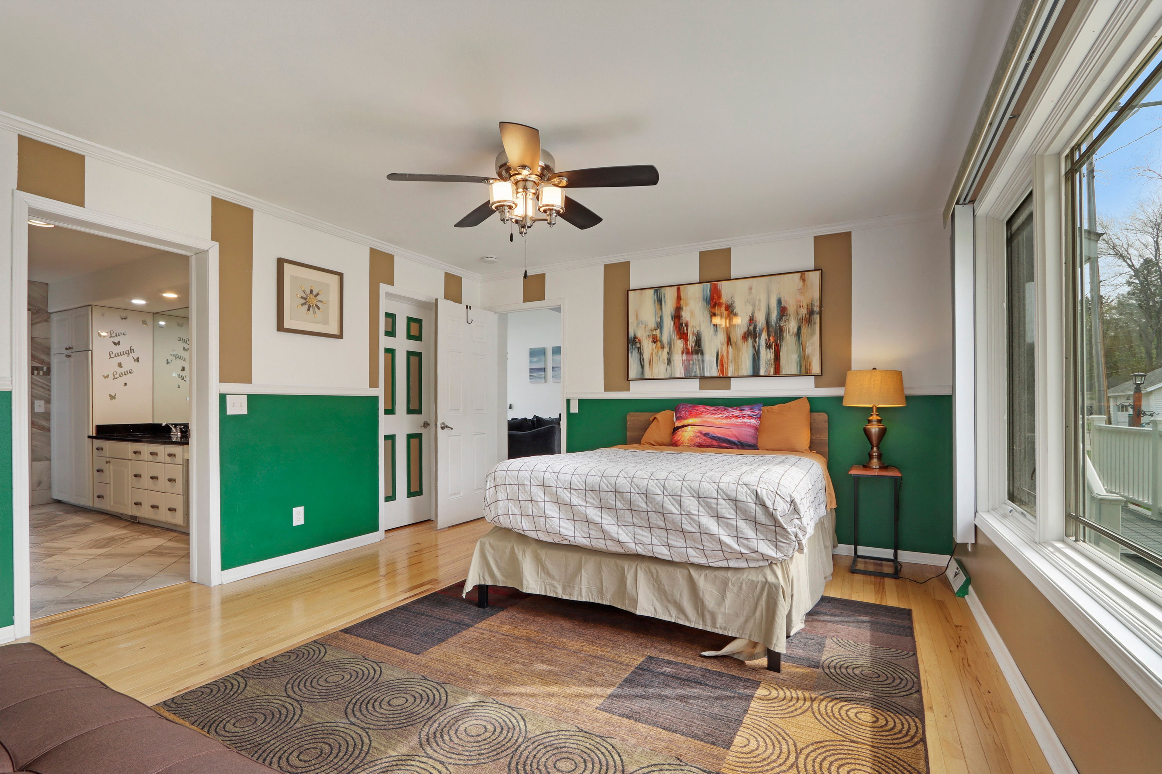  Gracious Lake Como Waterfront Retreat with Proven Rental Income - 物件實景