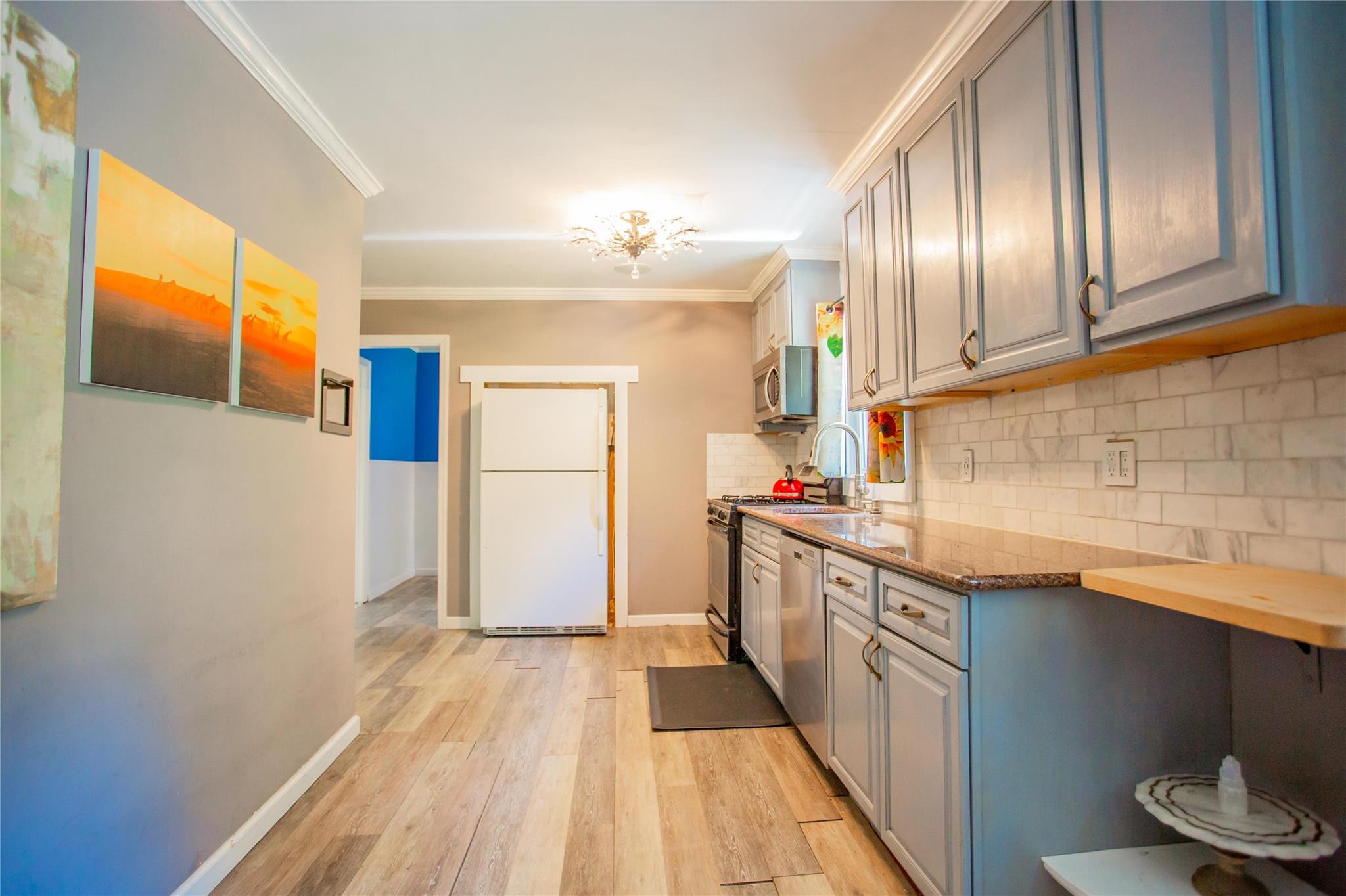 Huntington, New York, 11743, United States, 2 Bedrooms Bedrooms, ,2 BathroomsBathrooms,Residential,For Sale,1847345