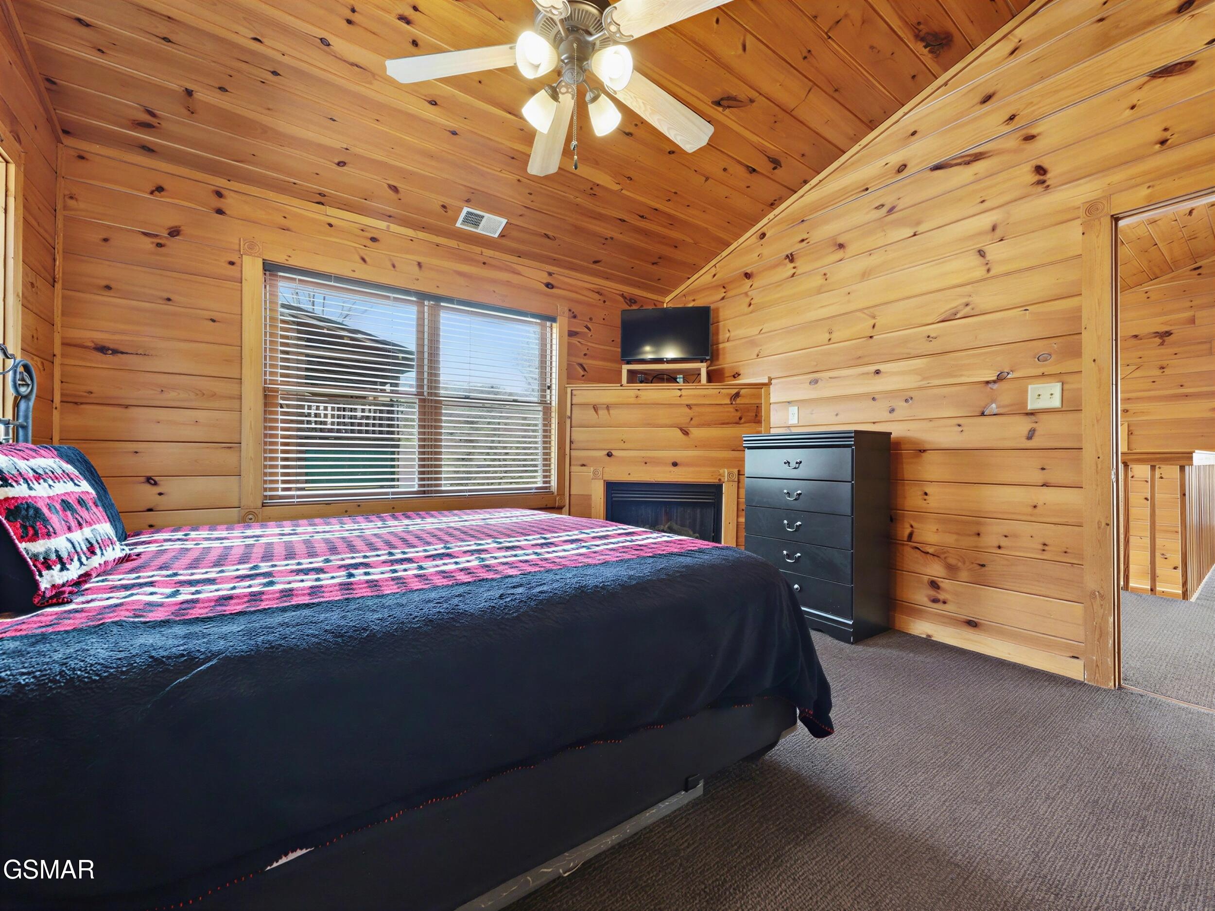 Gatlinburg, Tennessee, 37738, United States, 2 Bedrooms Bedrooms, ,3 BathroomsBathrooms,Residential,For Sale,2024380