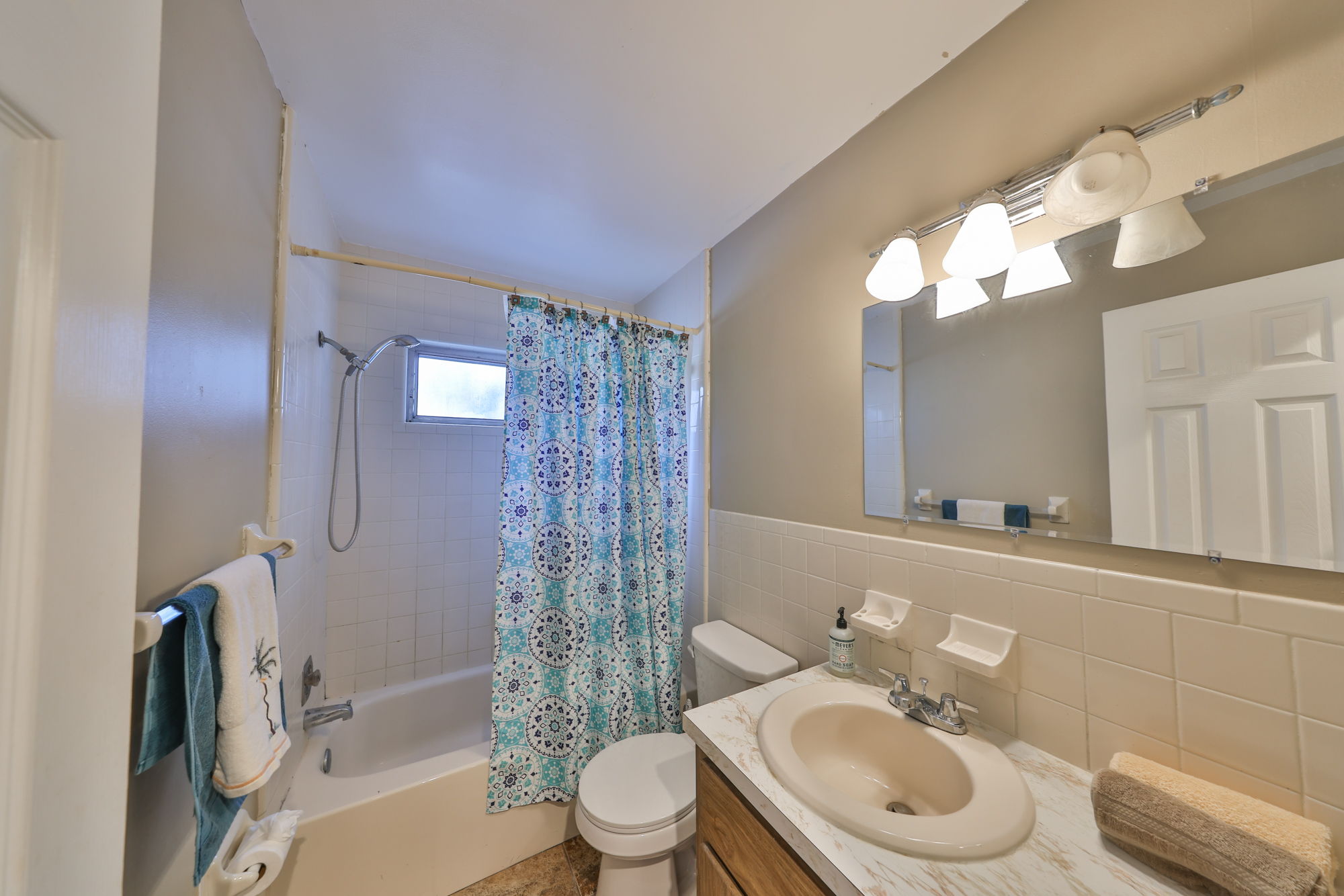 Seminole, Florida, 33772, United States, 4 Bedrooms Bedrooms, ,2 BathroomsBathrooms,Residential,For Sale,2013302