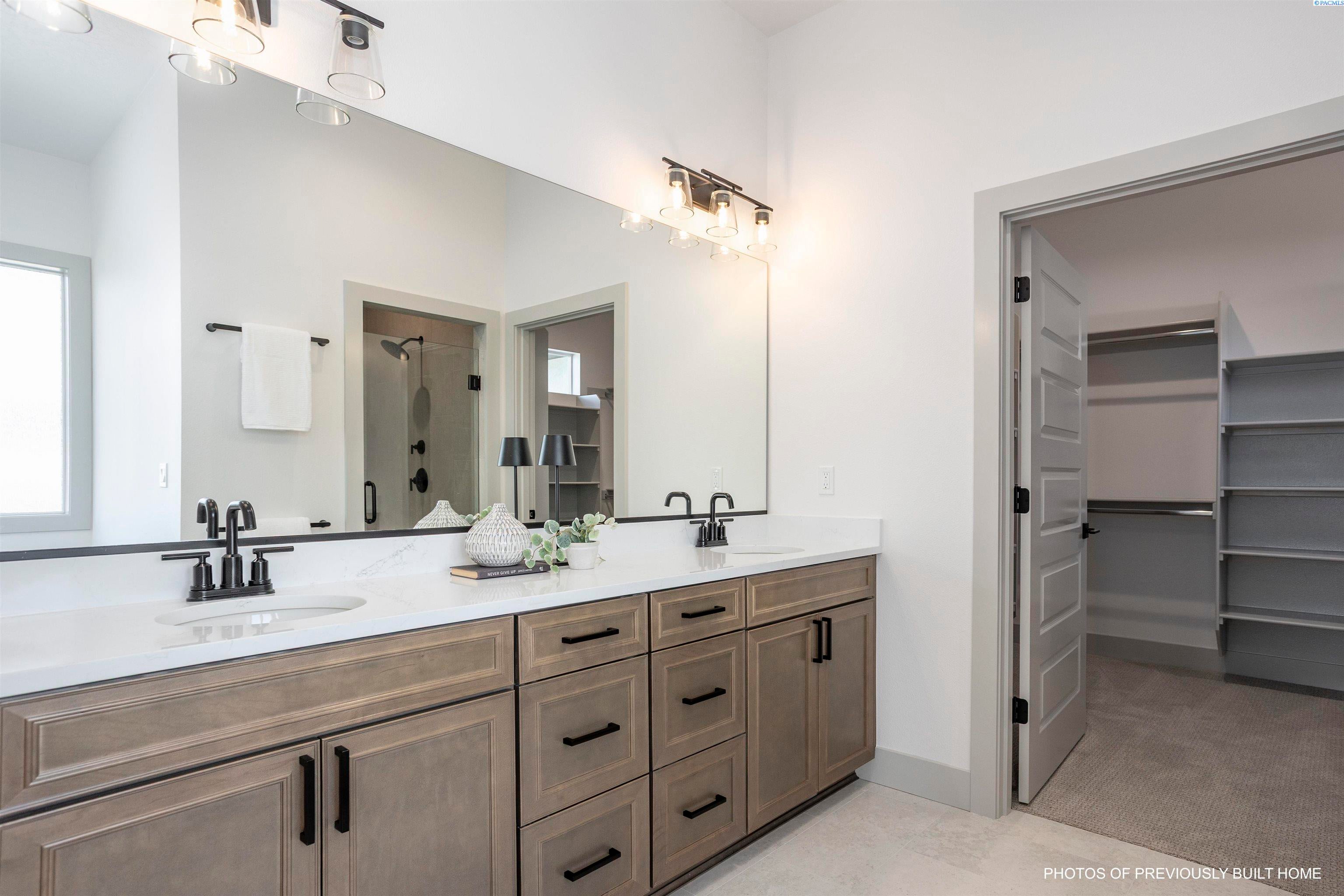 Pasco, Washington, 99301, United States, 4 Bedrooms Bedrooms, ,2 BathroomsBathrooms,Residential,For Sale,1981786