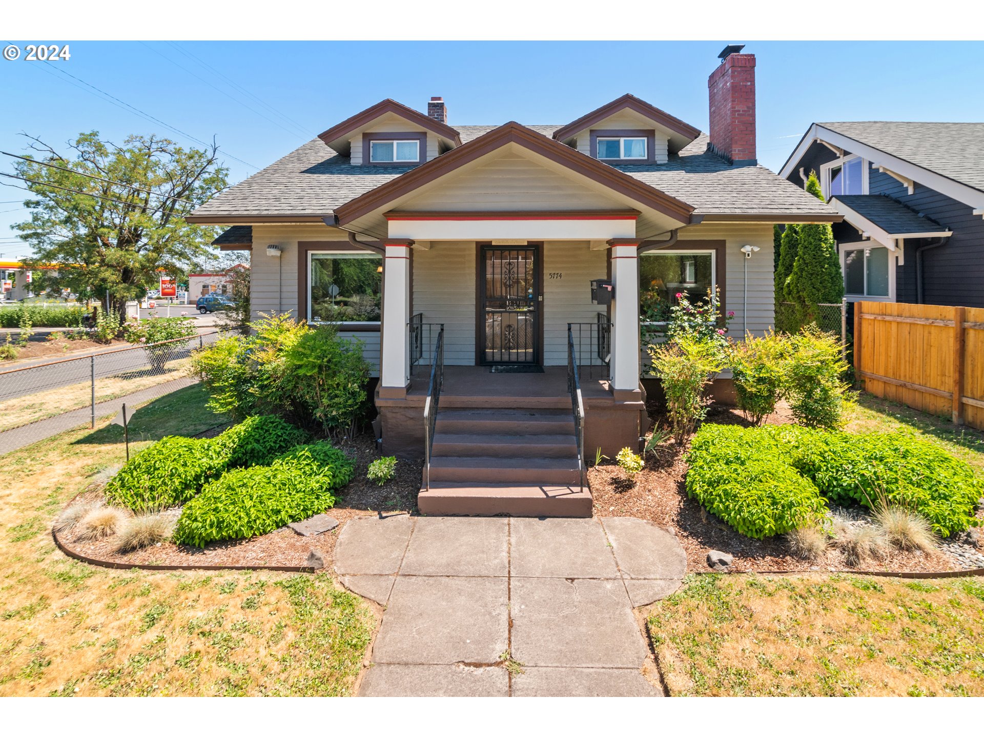 Portland, Oregon, 97211, United States, 5 Bedrooms Bedrooms, ,2 BathroomsBathrooms,Residential,For Sale,1976377