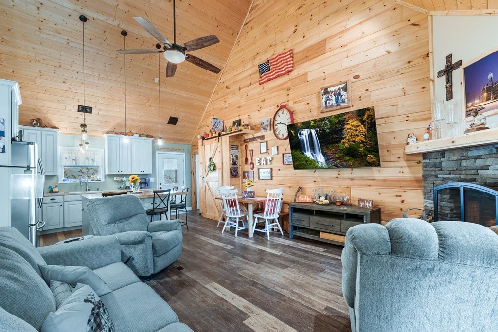 Blairsville, Georgia, 30512, United States, 3 Bedrooms Bedrooms, ,3 BathroomsBathrooms,Residential,For Sale,1979899