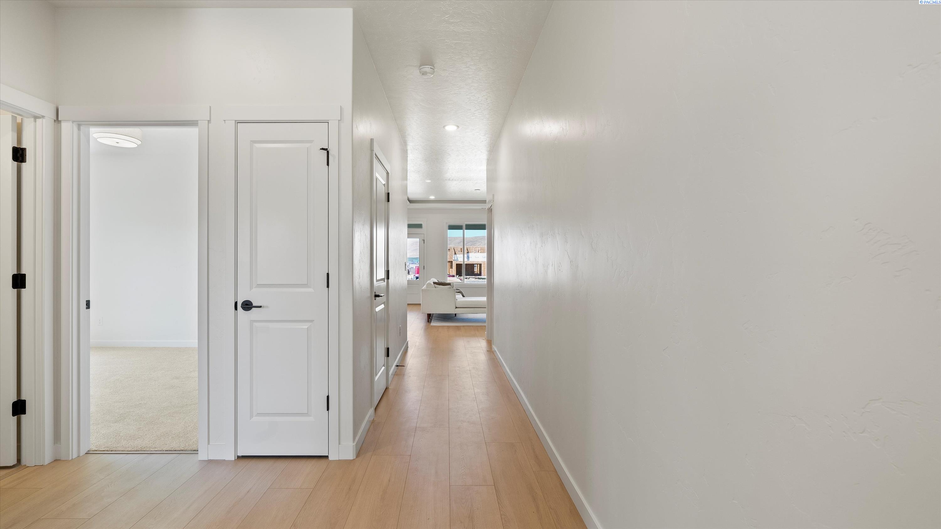 Richland, Washington, 99352, United States, 3 Bedrooms Bedrooms, ,2 BathroomsBathrooms,Residential,For Sale,1883404