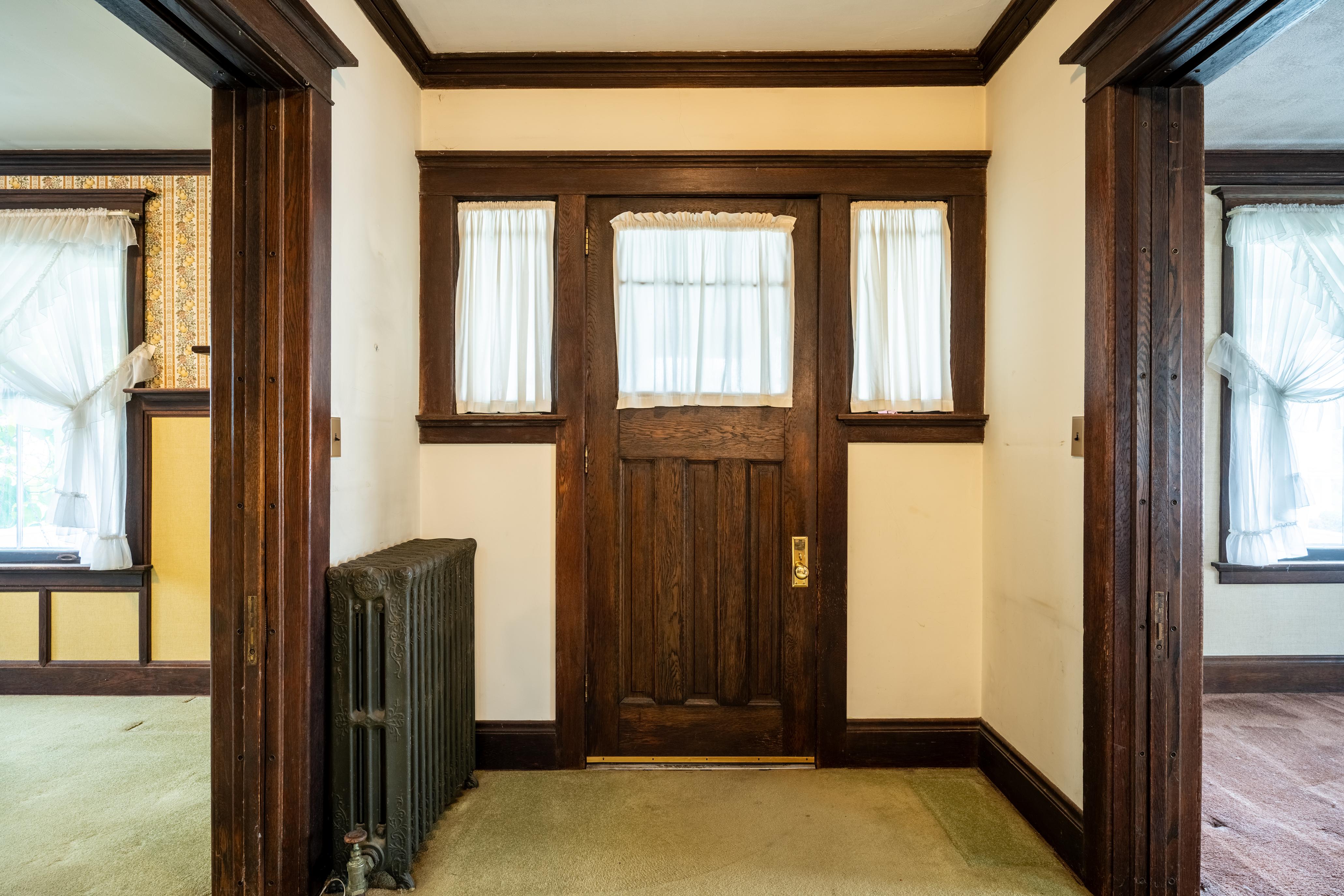  92 Champlain Avenue, Ticonderoga, NY, 12883 - 物件實景