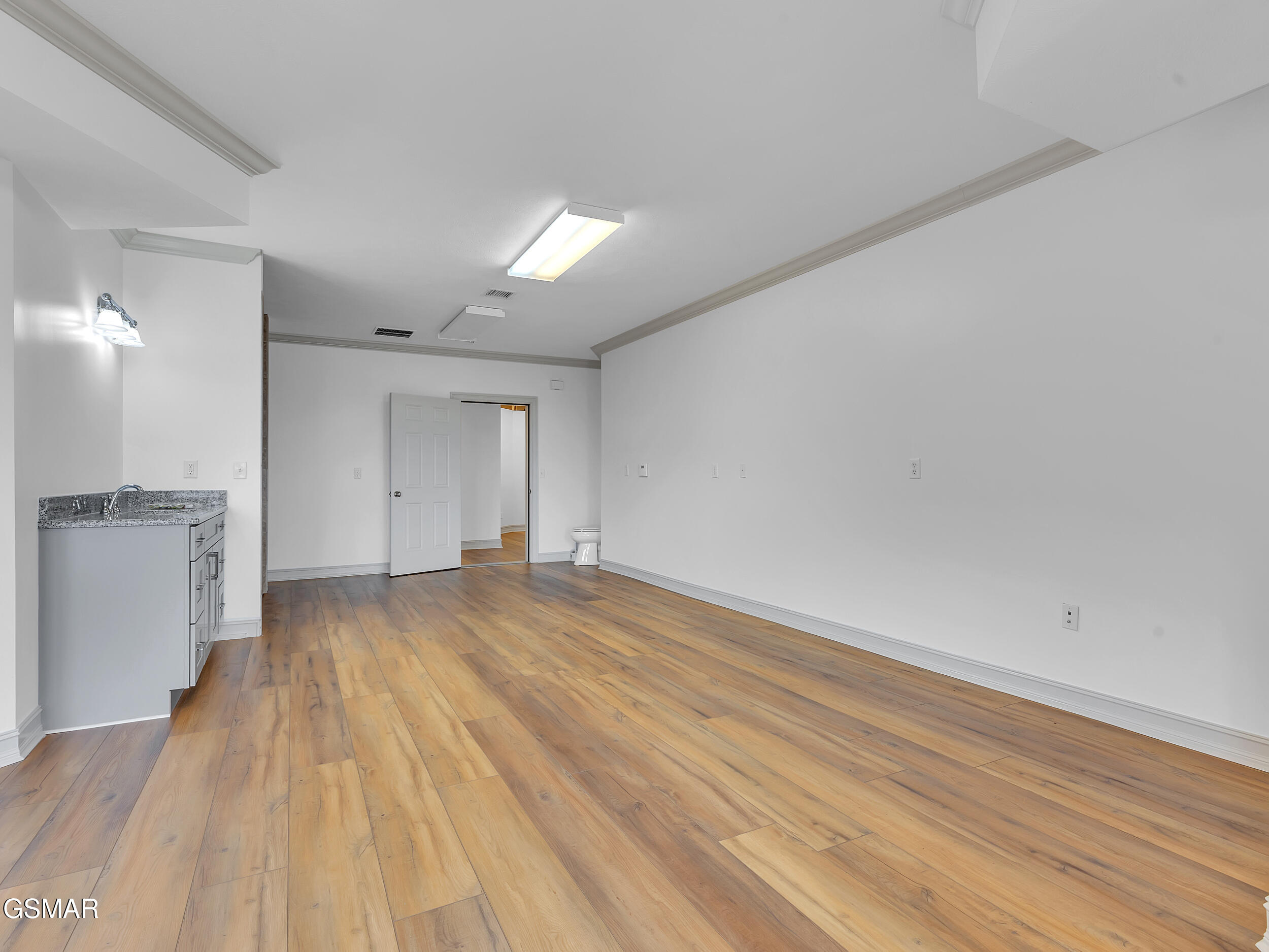 Mooresburg, Tennessee, 37811, United States, 3 Bedrooms Bedrooms, ,5 BathroomsBathrooms,Residential,For Sale,1974875