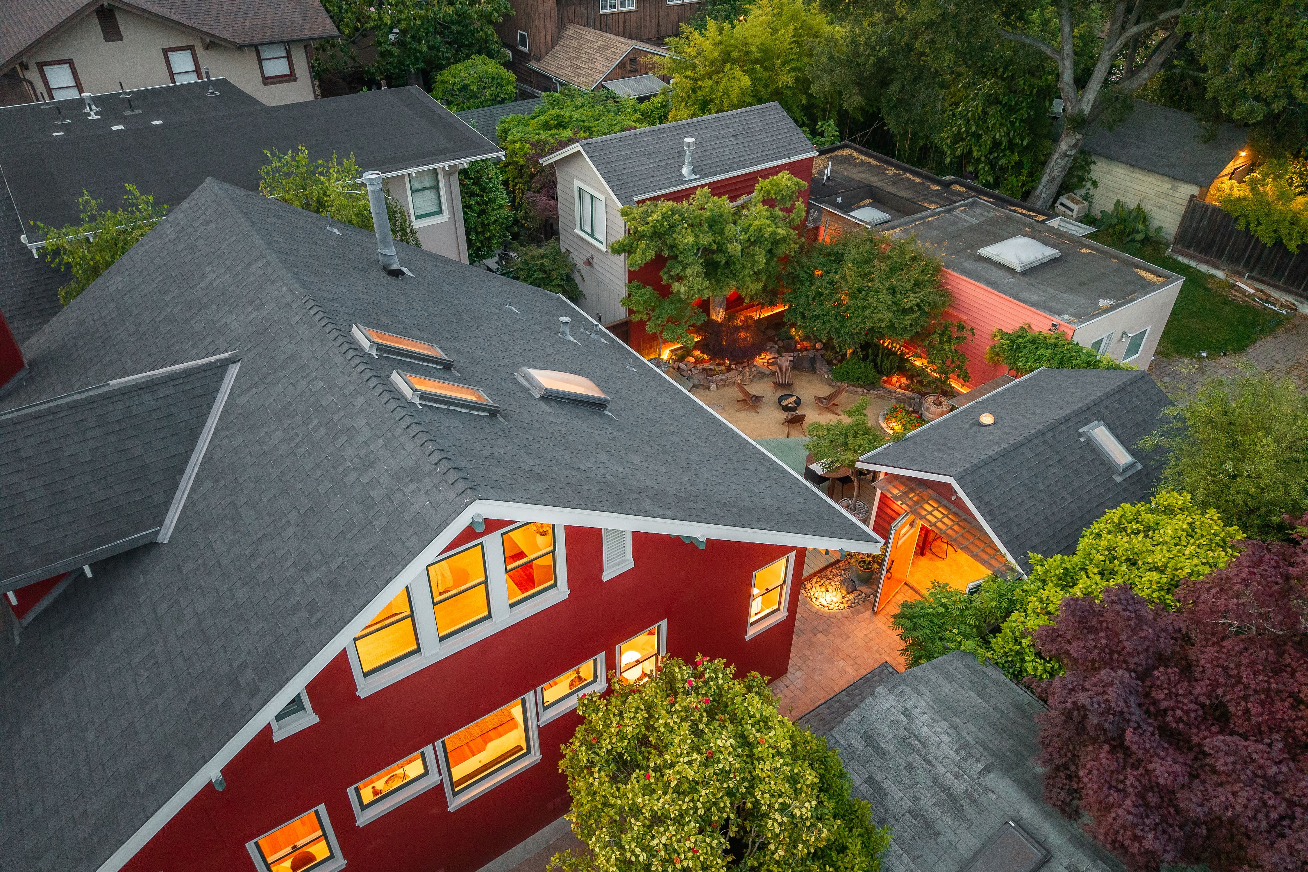  A True Rockridge Classic — Rich in Detail, Ready for Its Next Chapter - 物件實景