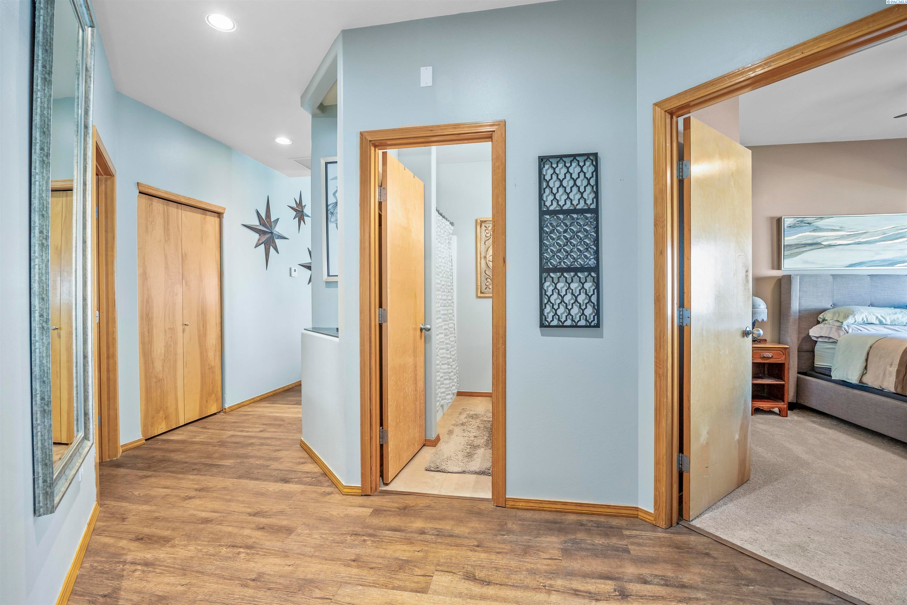 Kennewick, Washington, 99338, United States, 4 Bedrooms Bedrooms, ,2 BathroomsBathrooms,Residential,For Sale,1981833