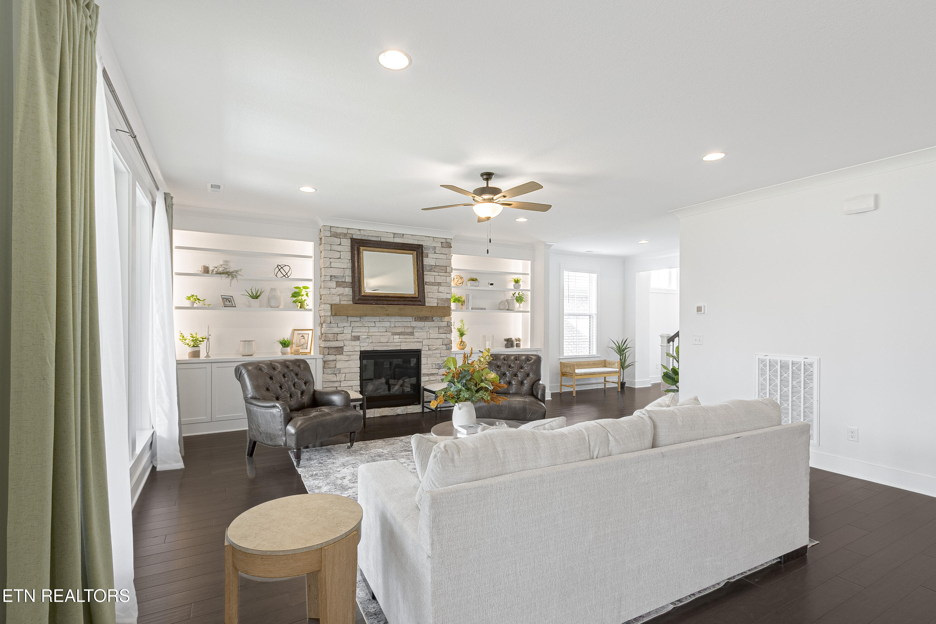 Knoxville, Tennessee, 37932, United States, 5 Bedrooms Bedrooms, ,4 BathroomsBathrooms,Residential,For Sale,2038881