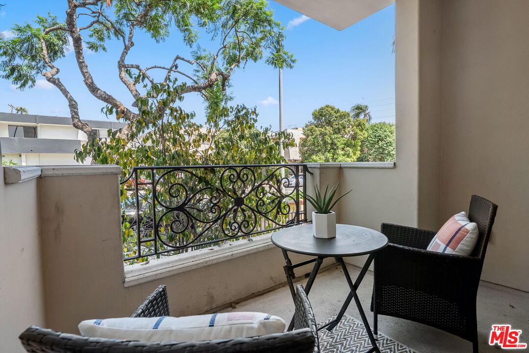 Los Angeles, California, 90025, United States, 3 Bedrooms Bedrooms, ,3 BathroomsBathrooms,Residential,For Sale,1939607