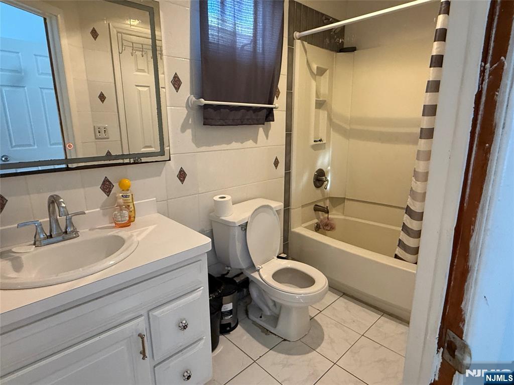 Kearny, New Jersey, 07032, United States, 3 Bedrooms Bedrooms, ,2 BathroomsBathrooms,Residential,For Sale,1927539