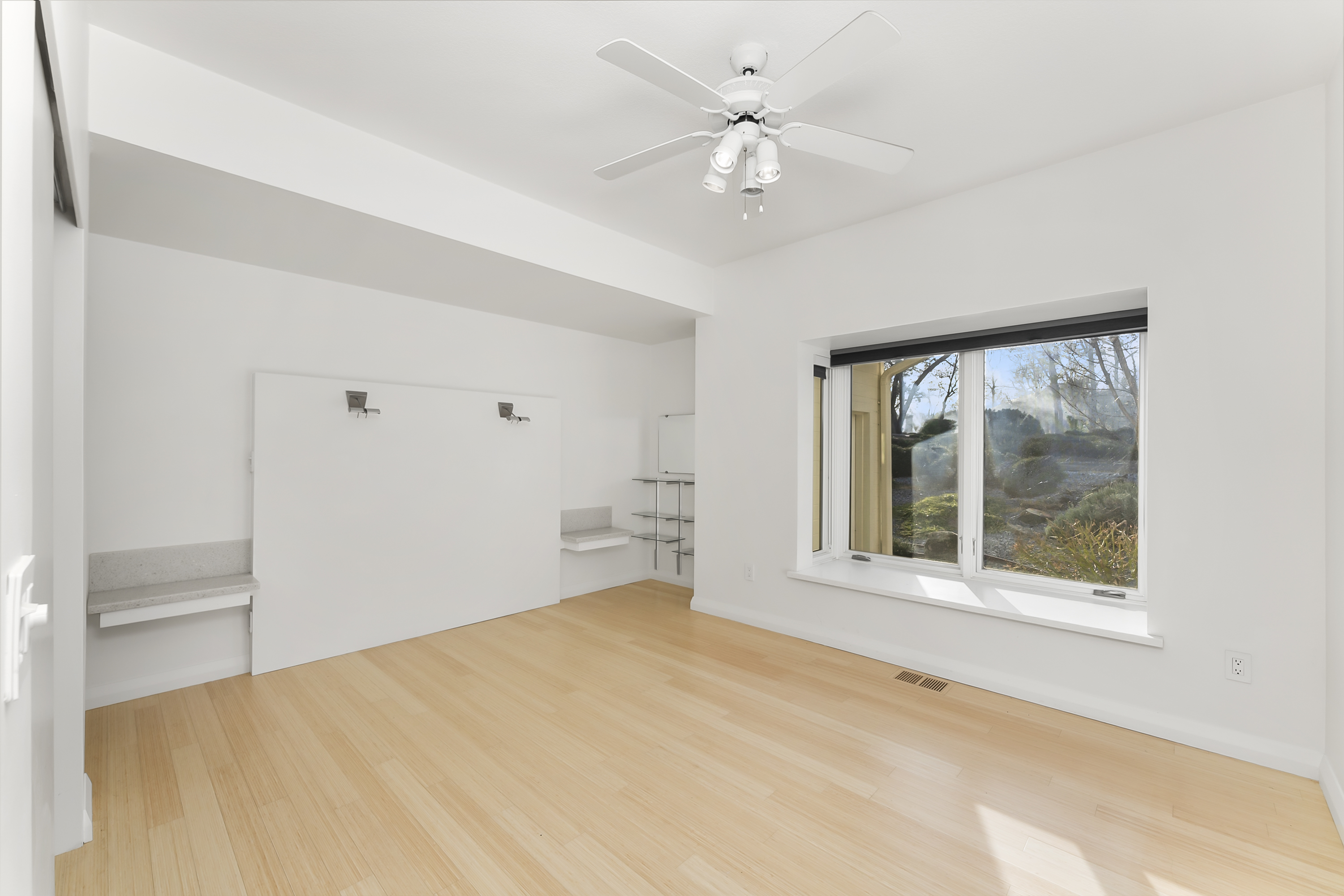  River Views • Pool • A Striking Estate That Makes a Statement - 物件實景