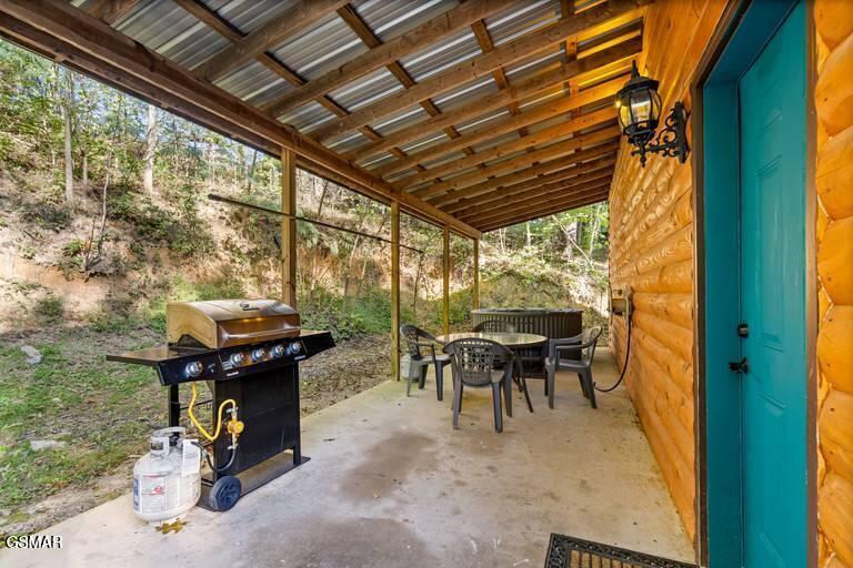 Sevierville, Tennessee, 37876, United States, 2 Bedrooms Bedrooms, ,4 BathroomsBathrooms,Residential,For Sale,2019046
