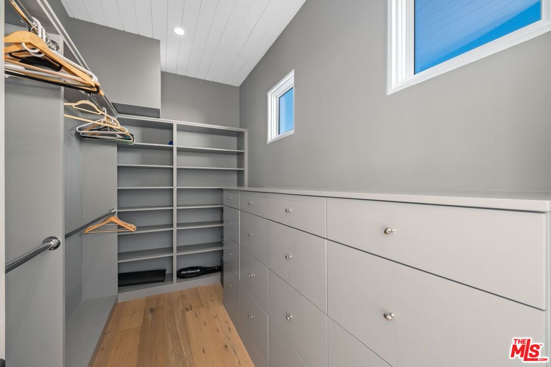 Malibu, California, 90265, United States, 3 Bedrooms Bedrooms, ,3 BathroomsBathrooms,Residential,For Sale,1918714