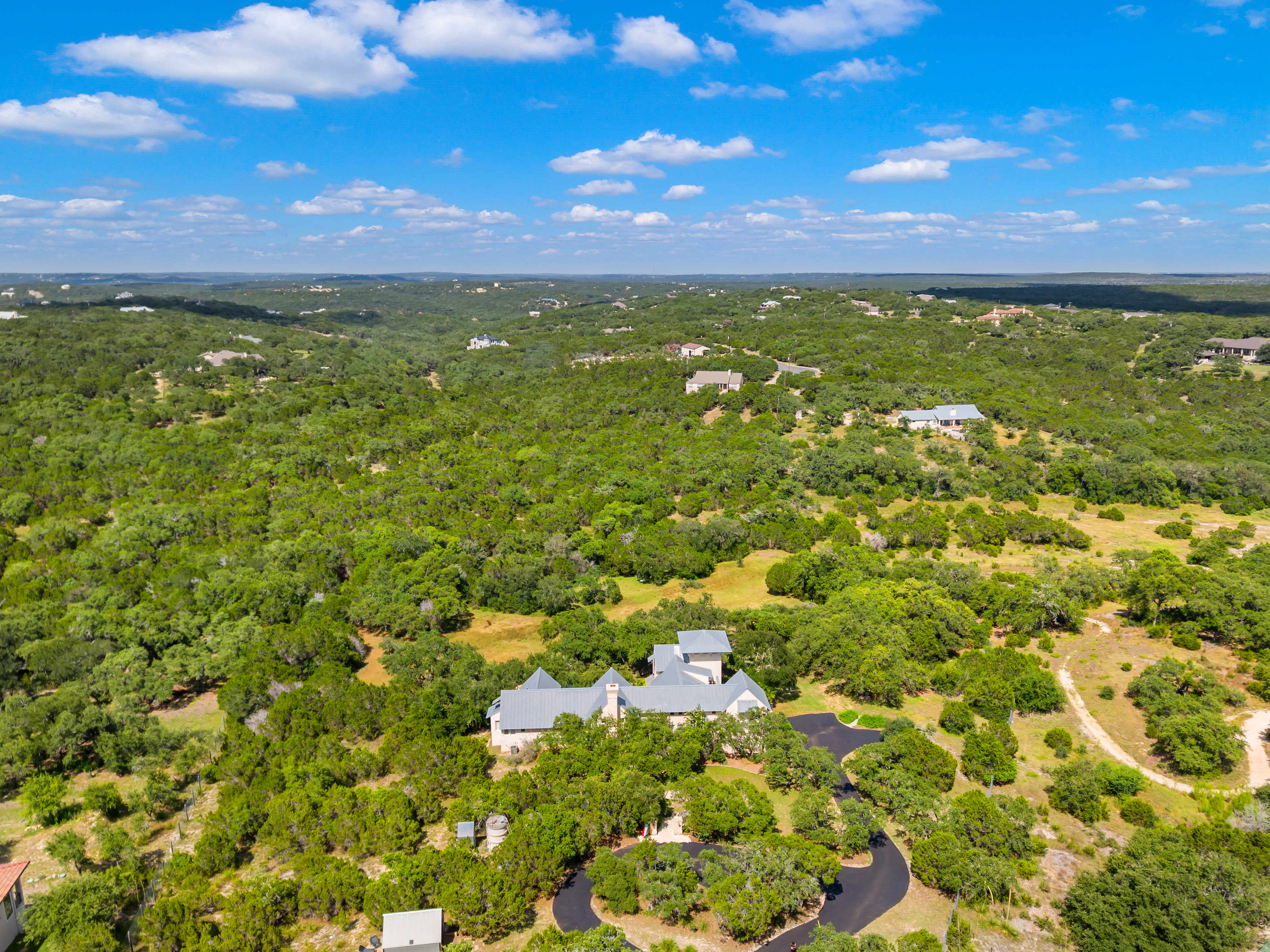  Hill Country Estate with Privacy and Presence - 物件實景