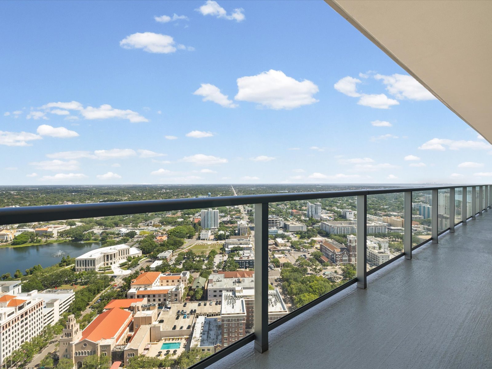 ST Petersburg, Florida, 33701, United States, 2 Bedrooms Bedrooms, ,3 BathroomsBathrooms,Residential,For Sale,2049072