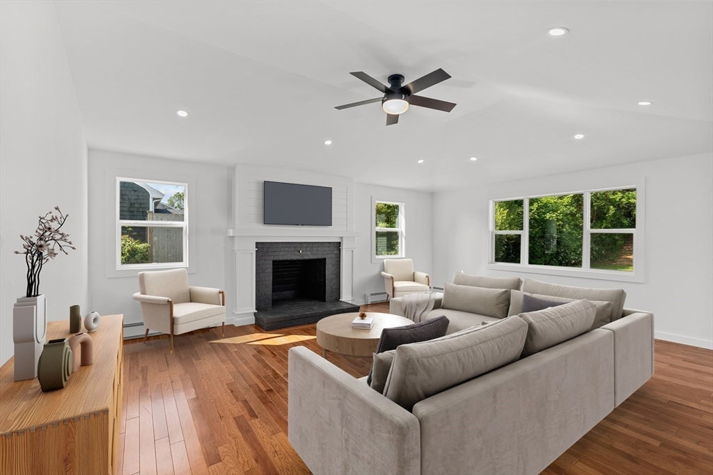 Plymouth, Massachusetts, 02360, United States, 4 Bedrooms Bedrooms, ,4 BathroomsBathrooms,Residential,For Sale,1981887