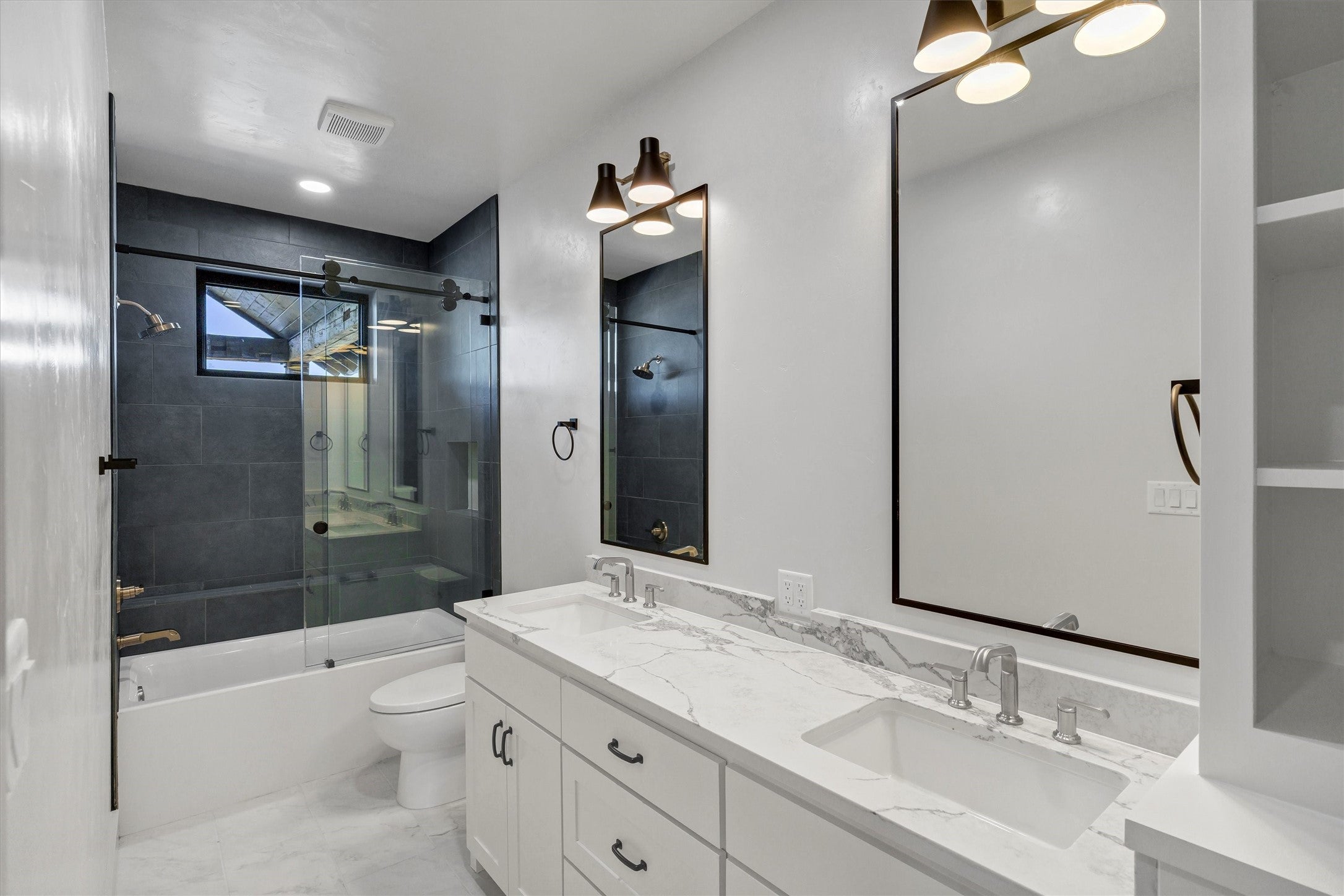 Graford, Texas, 76449, United States, 5 Bedrooms Bedrooms, ,6 BathroomsBathrooms,Residential,For Sale,1980224