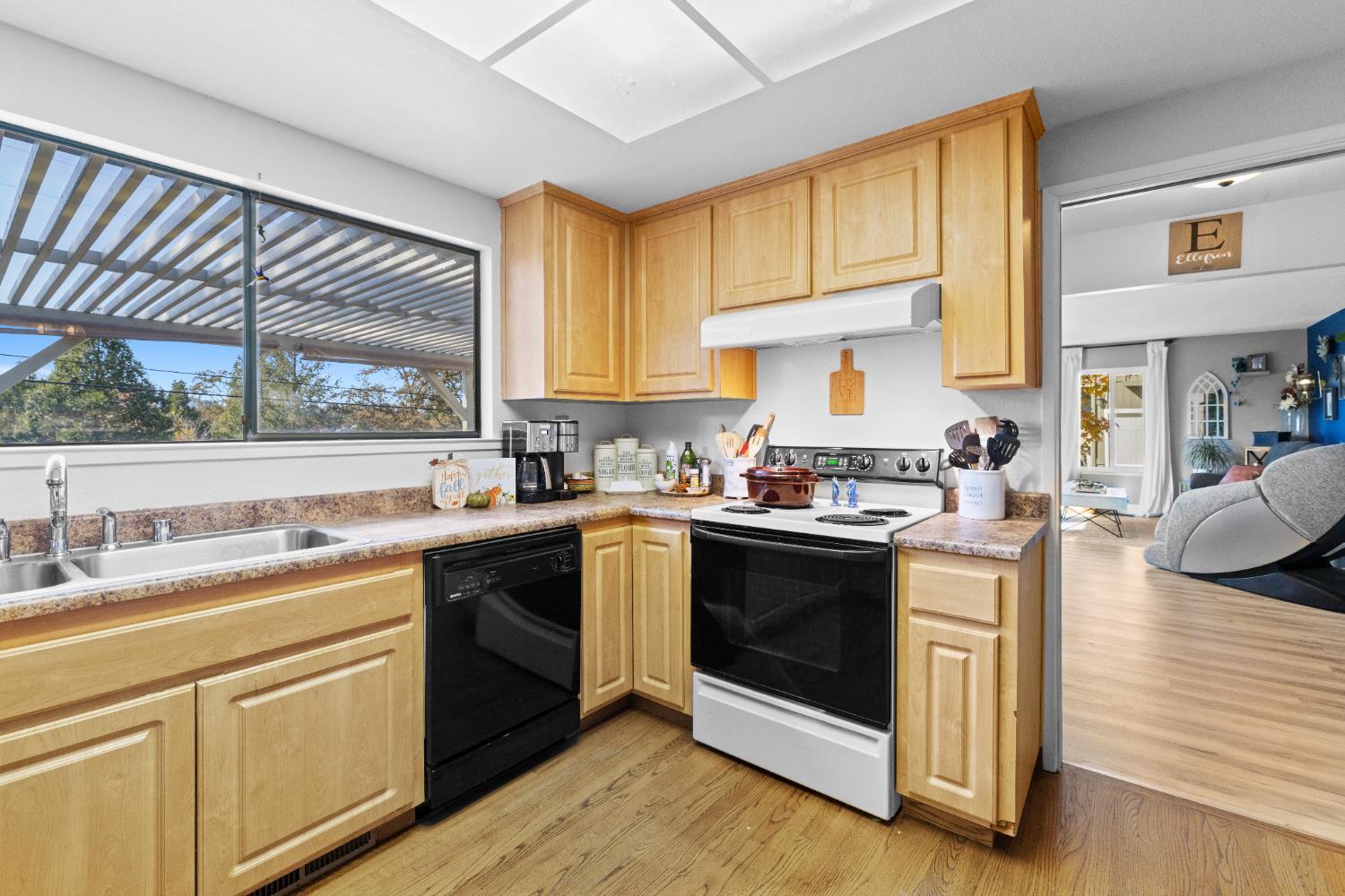 Auburn, California, 95602, United States, 3 Bedrooms Bedrooms, ,2 BathroomsBathrooms,Residential,For Sale,2010443