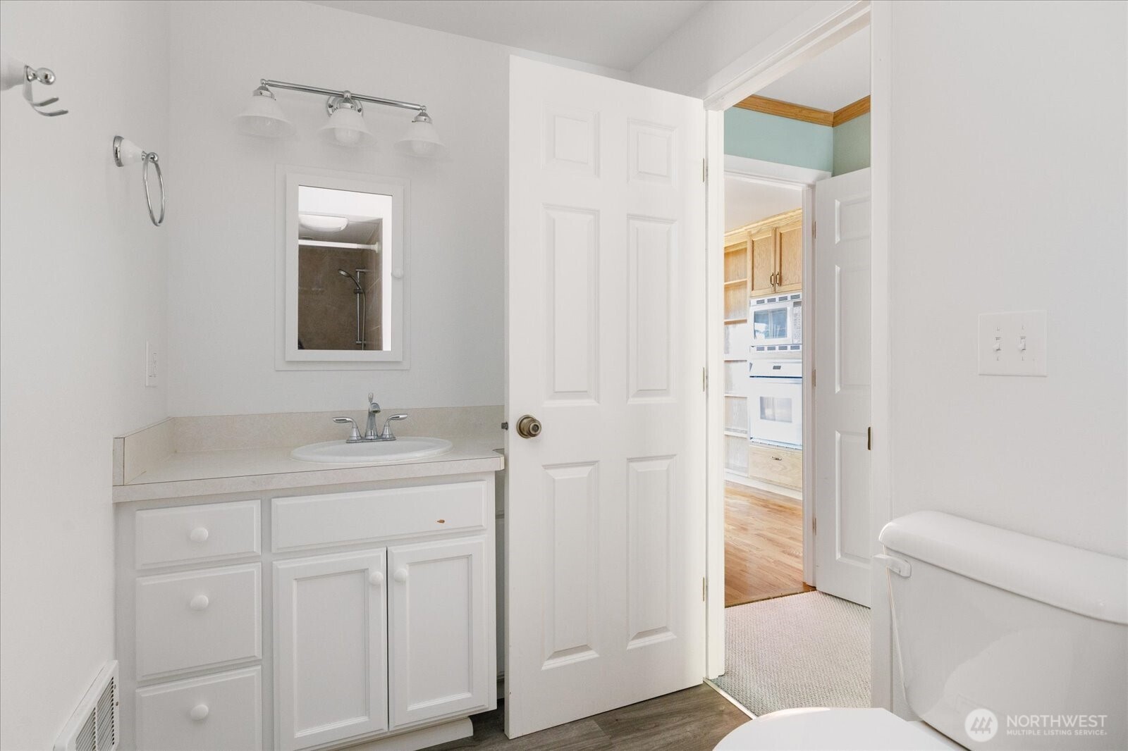 Oak Harbor, Washington, 98277, United States, 3 Bedrooms Bedrooms, ,1 BathroomBathrooms,Residential,For Sale,1868219