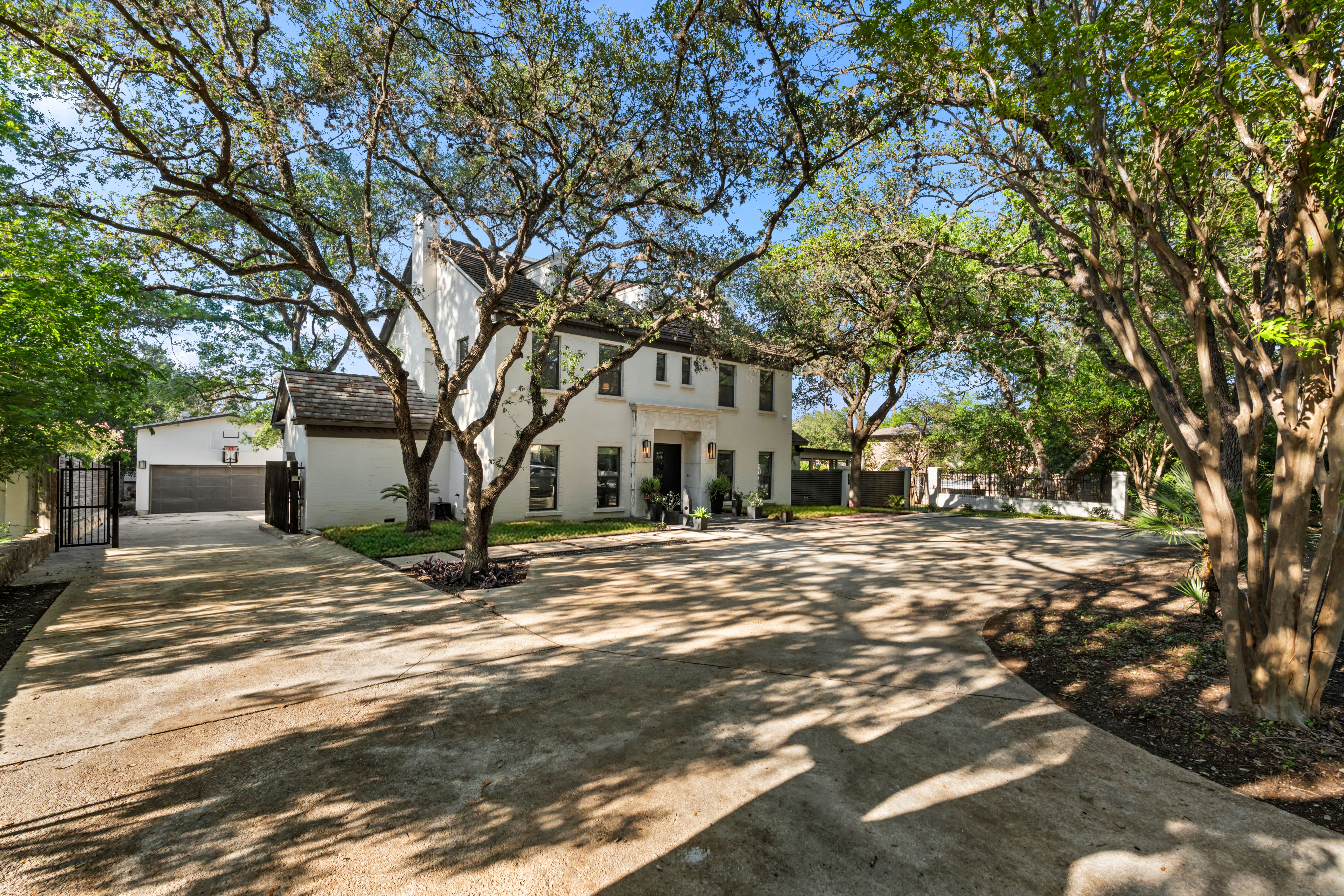  Classic Elegance in Olmos Park - 物件實景