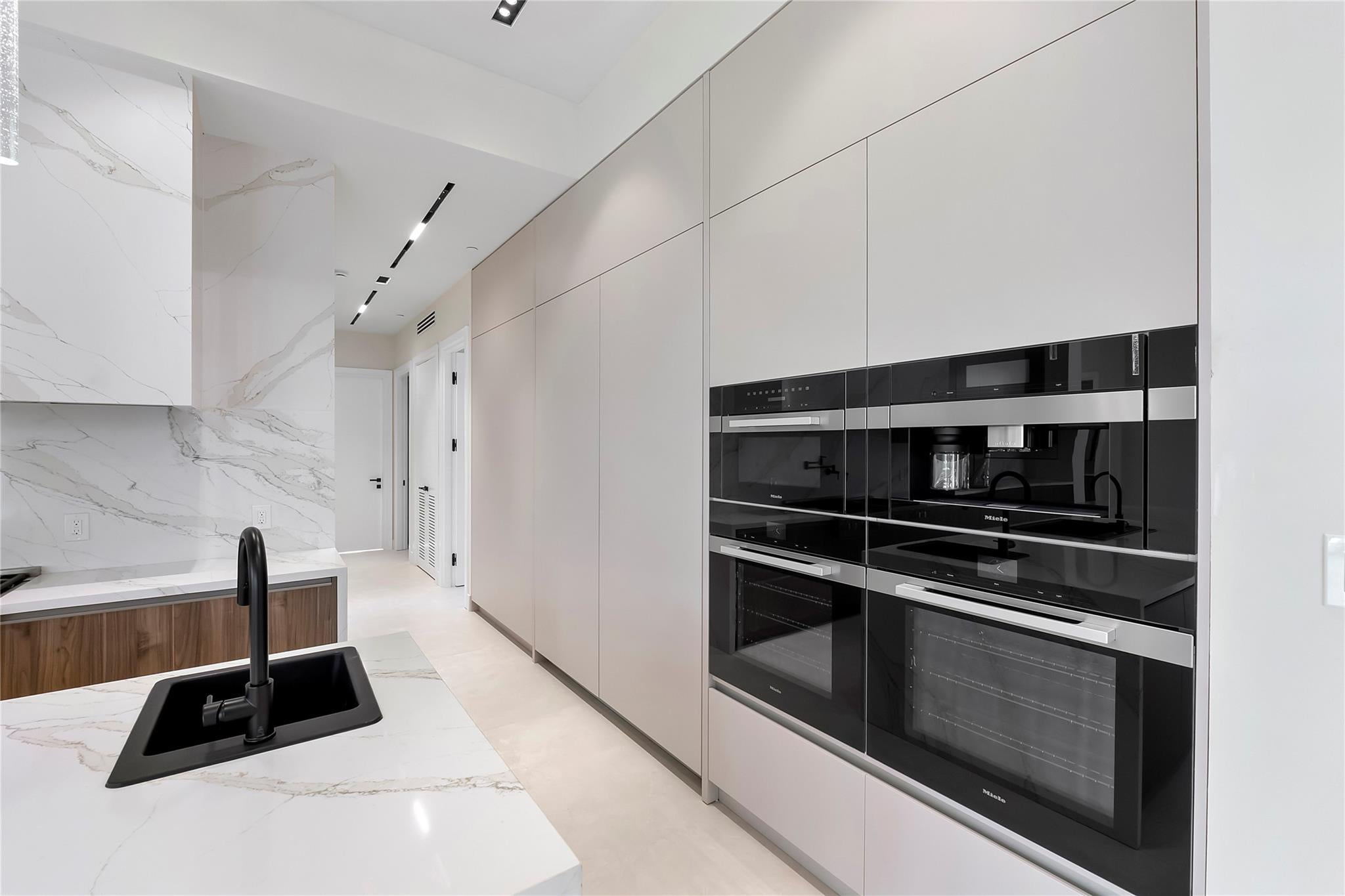 Plantation, Florida, 33323, United States, 6 Bedrooms Bedrooms, ,8 BathroomsBathrooms,Residential,For Sale,1984384