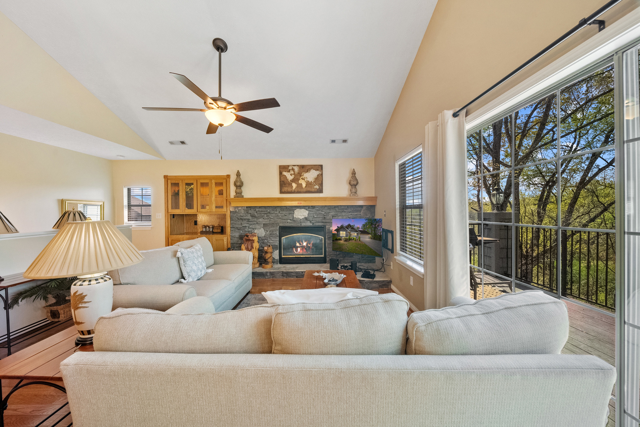 Sevierville, Tennessee, 37862, United States, 3 Bedrooms Bedrooms, ,3 BathroomsBathrooms,Residential,For Sale,1982821